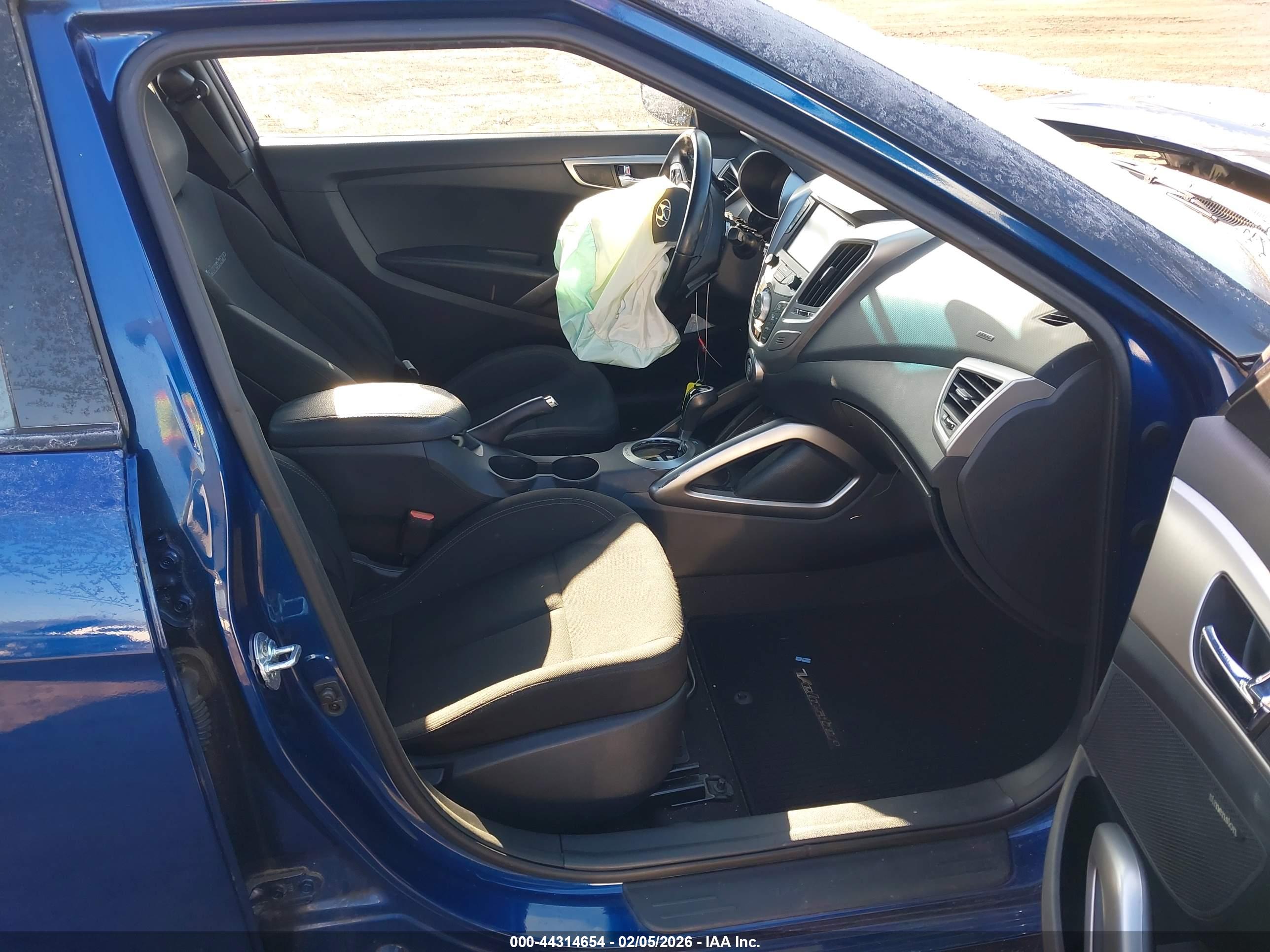 HYUNDAI VELOSTER image 5