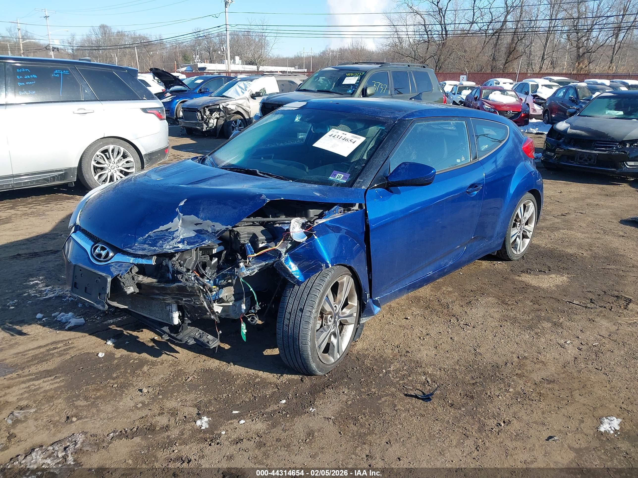 HYUNDAI VELOSTER image 6