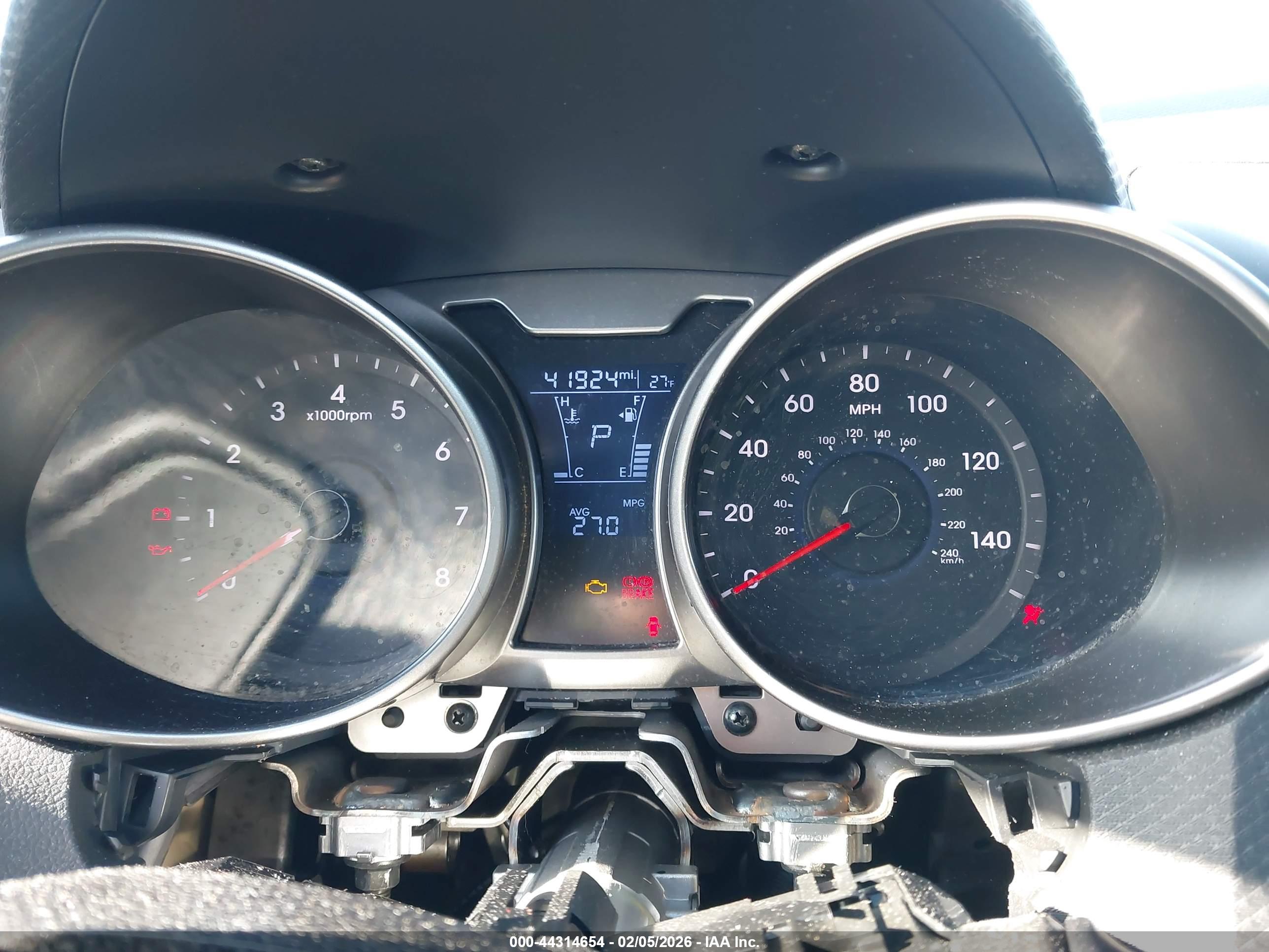 HYUNDAI VELOSTER image 7