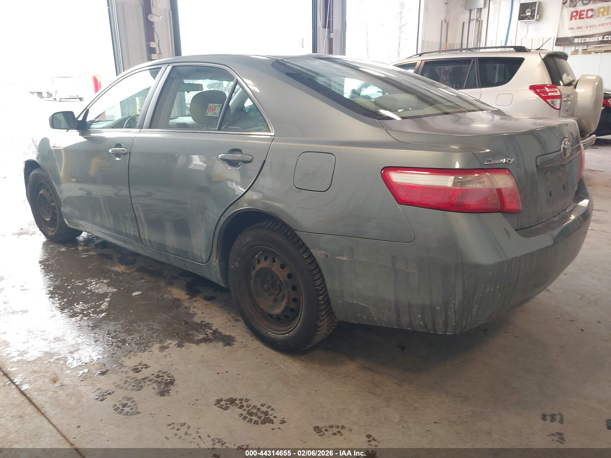TOYOTA CAMRY image 3