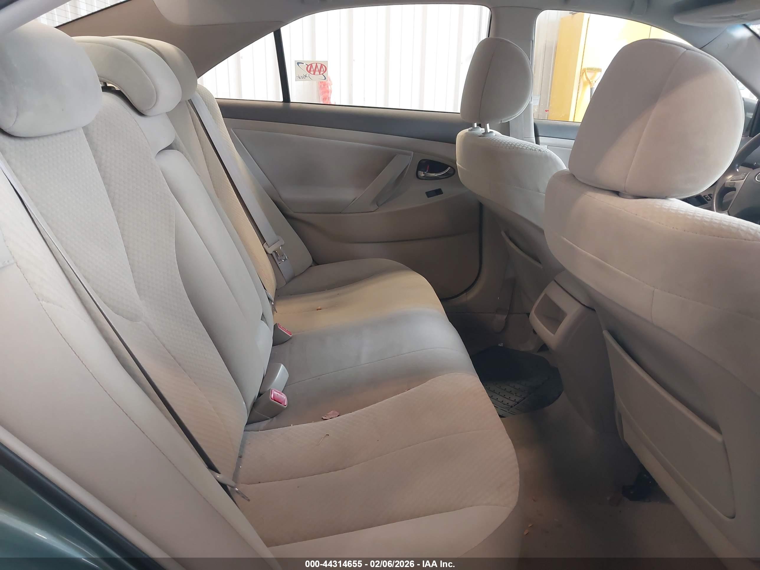 TOYOTA CAMRY image 8