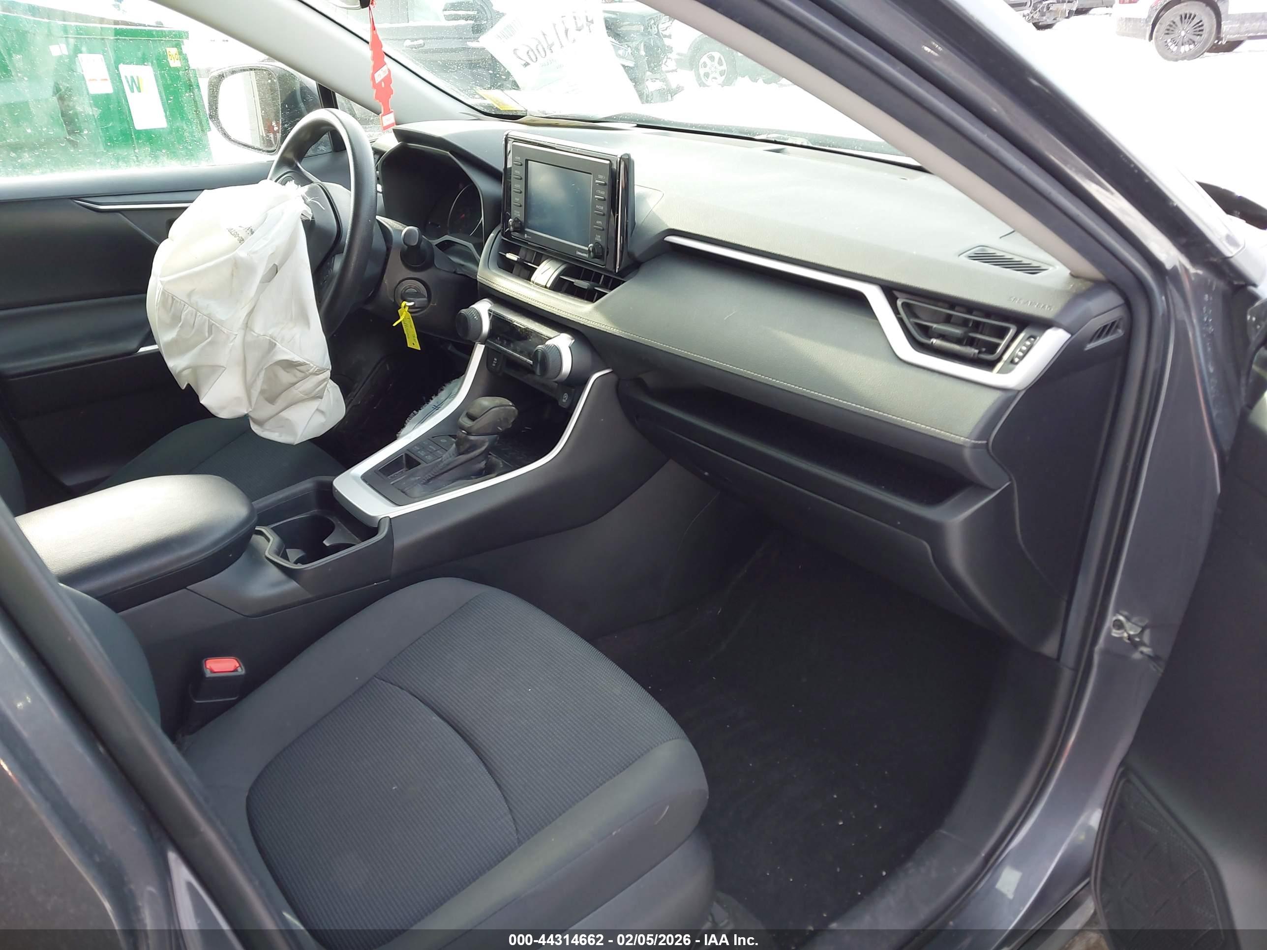 TOYOTA RAV4 image 5