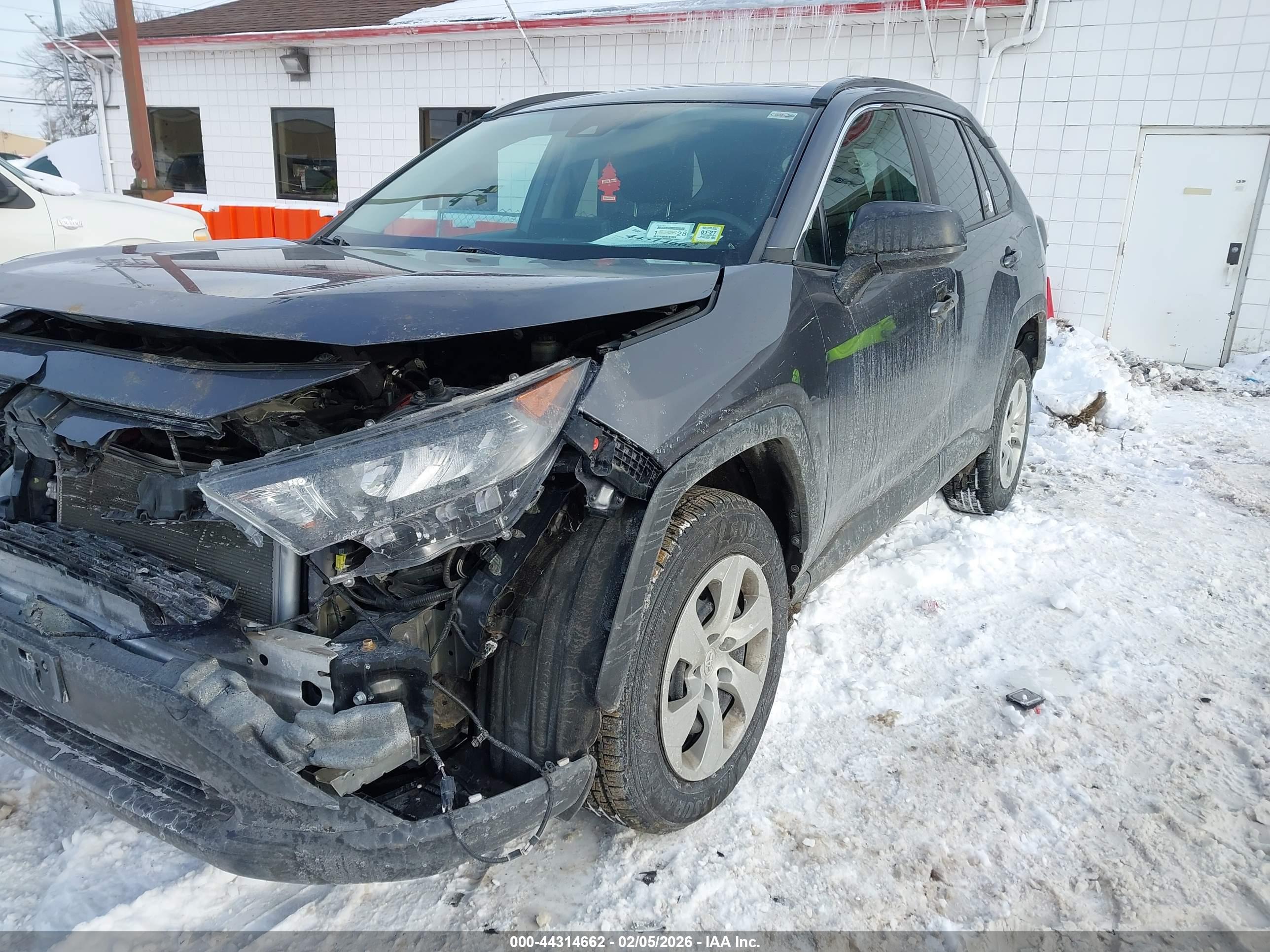 TOYOTA RAV4 image 6