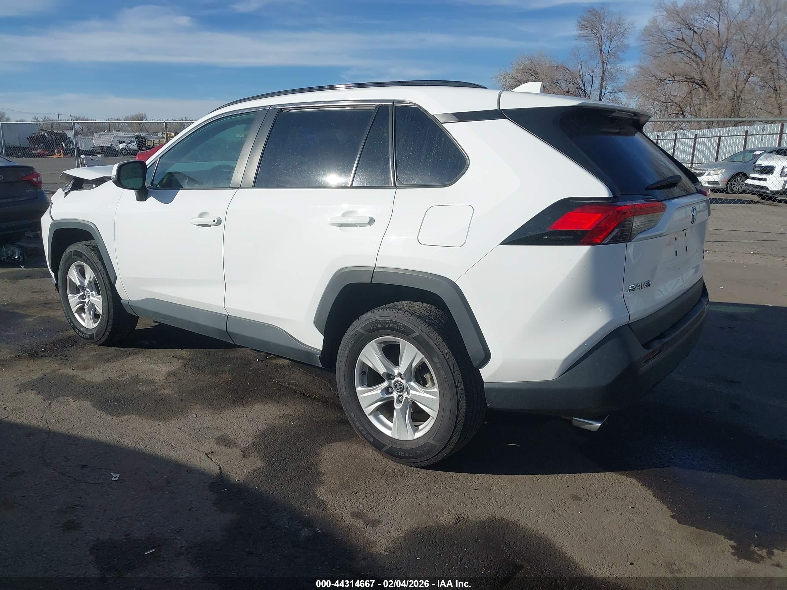 TOYOTA RAV4 image 3
