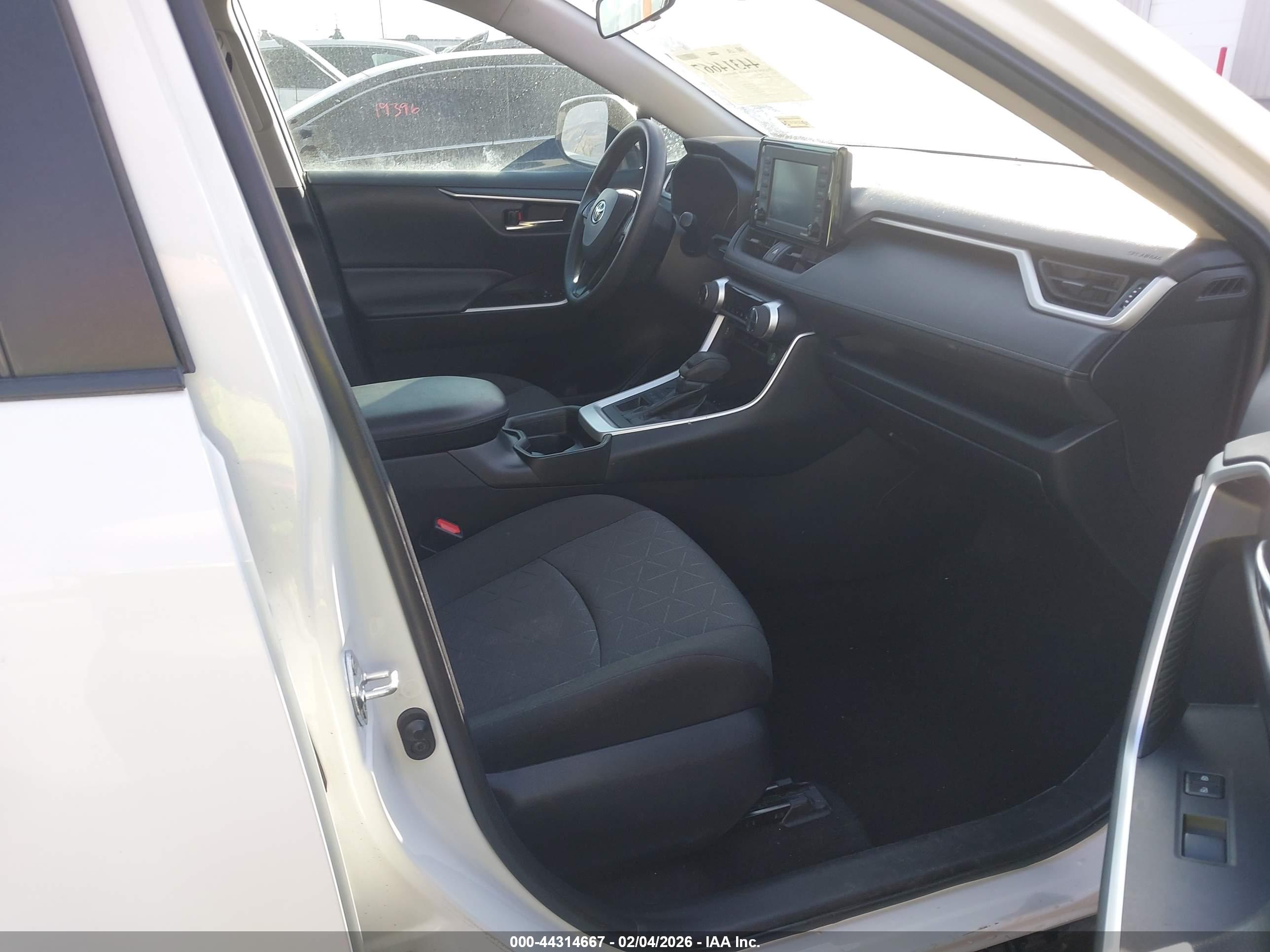 TOYOTA RAV4 image 5