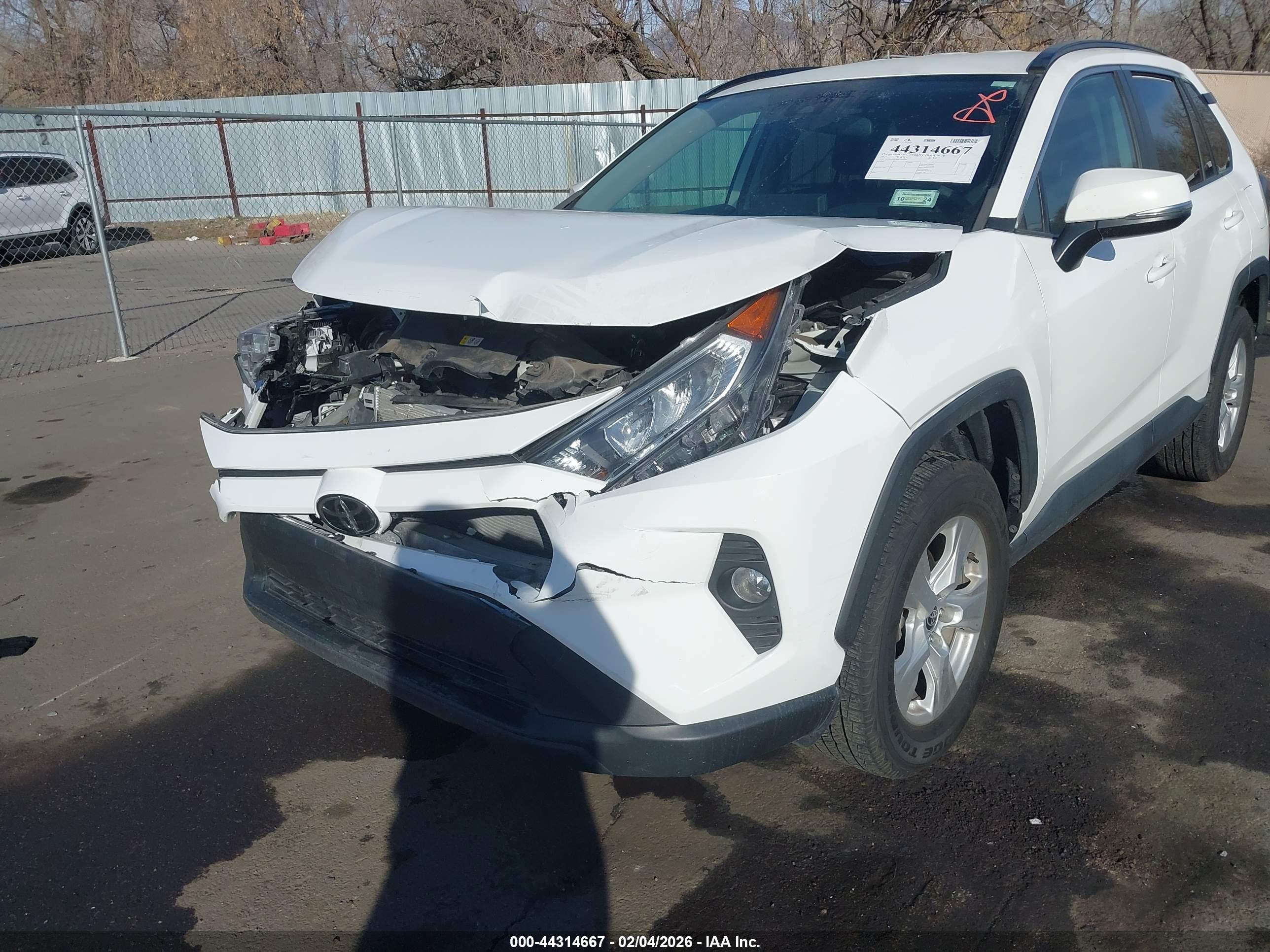 TOYOTA RAV4 image 6