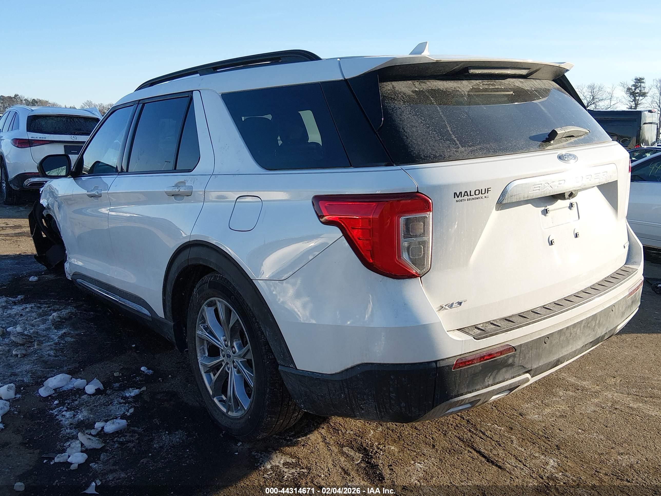 FORD EXPLORER image 3