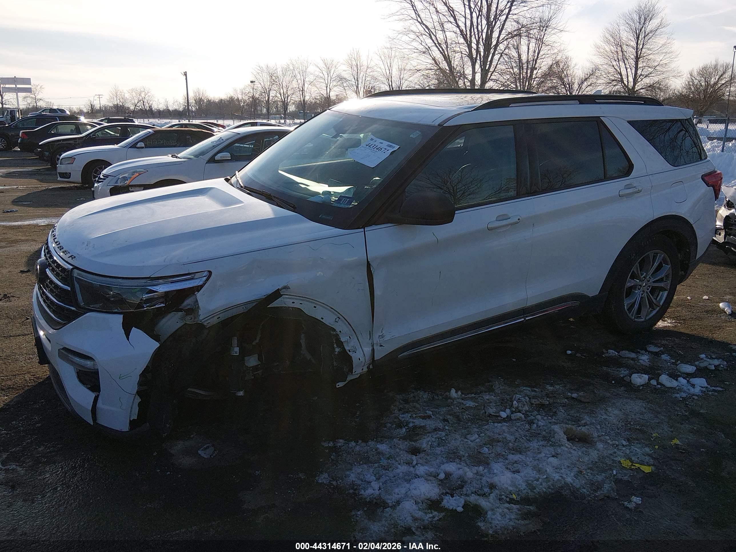 FORD EXPLORER image 6