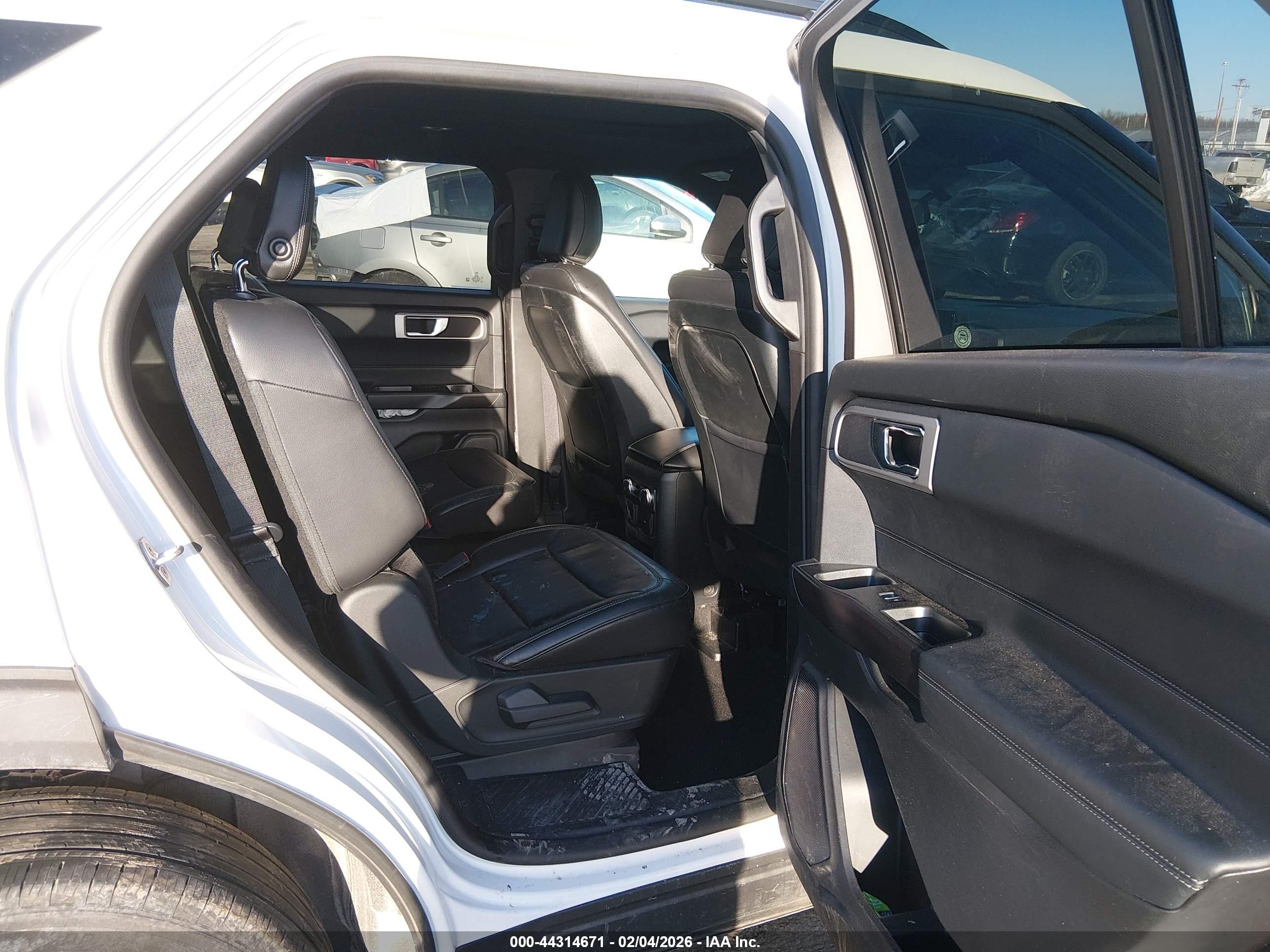 FORD EXPLORER image 8