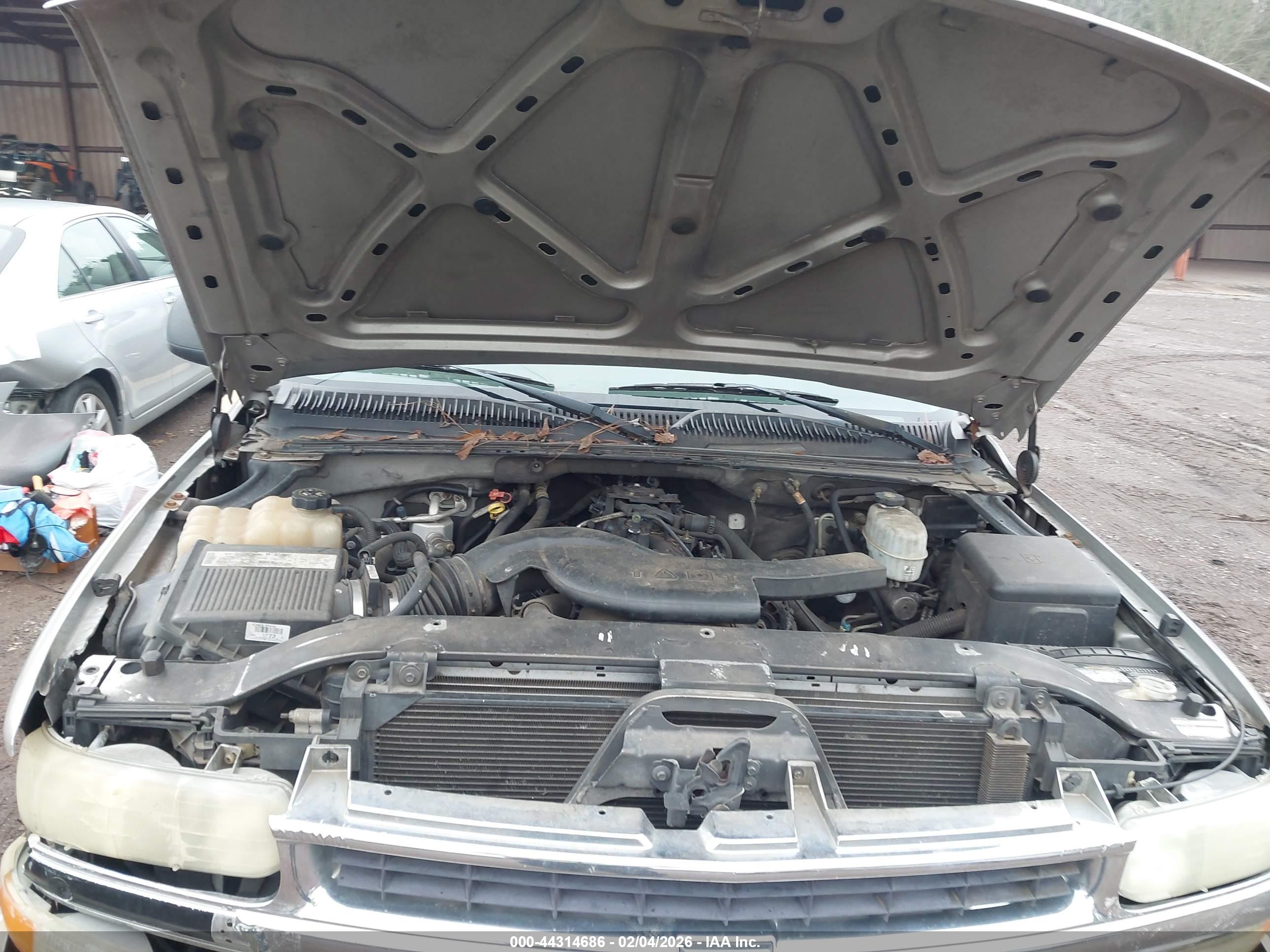 CHEVROLET SUBURBAN image 10