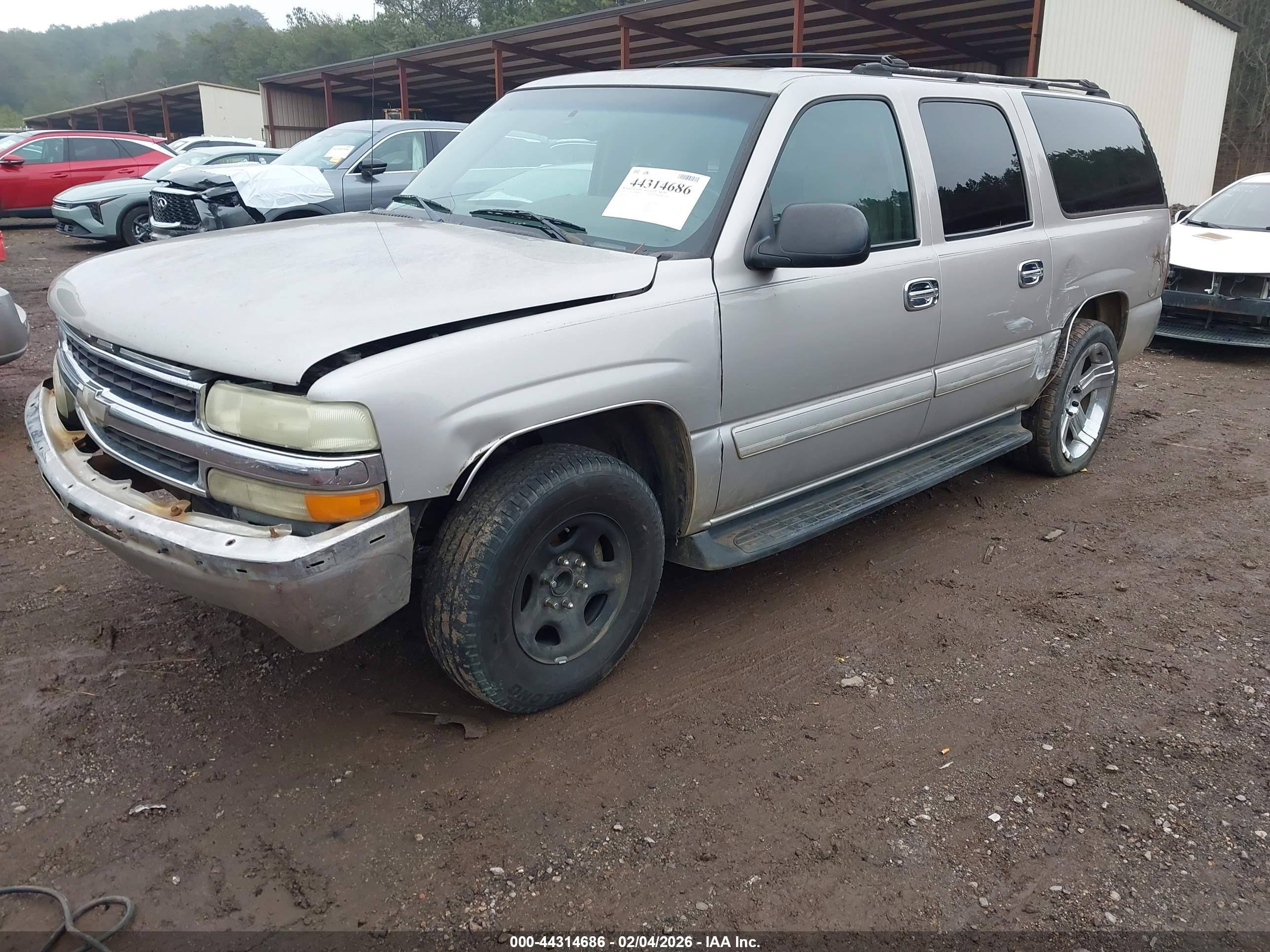 CHEVROLET SUBURBAN image 2