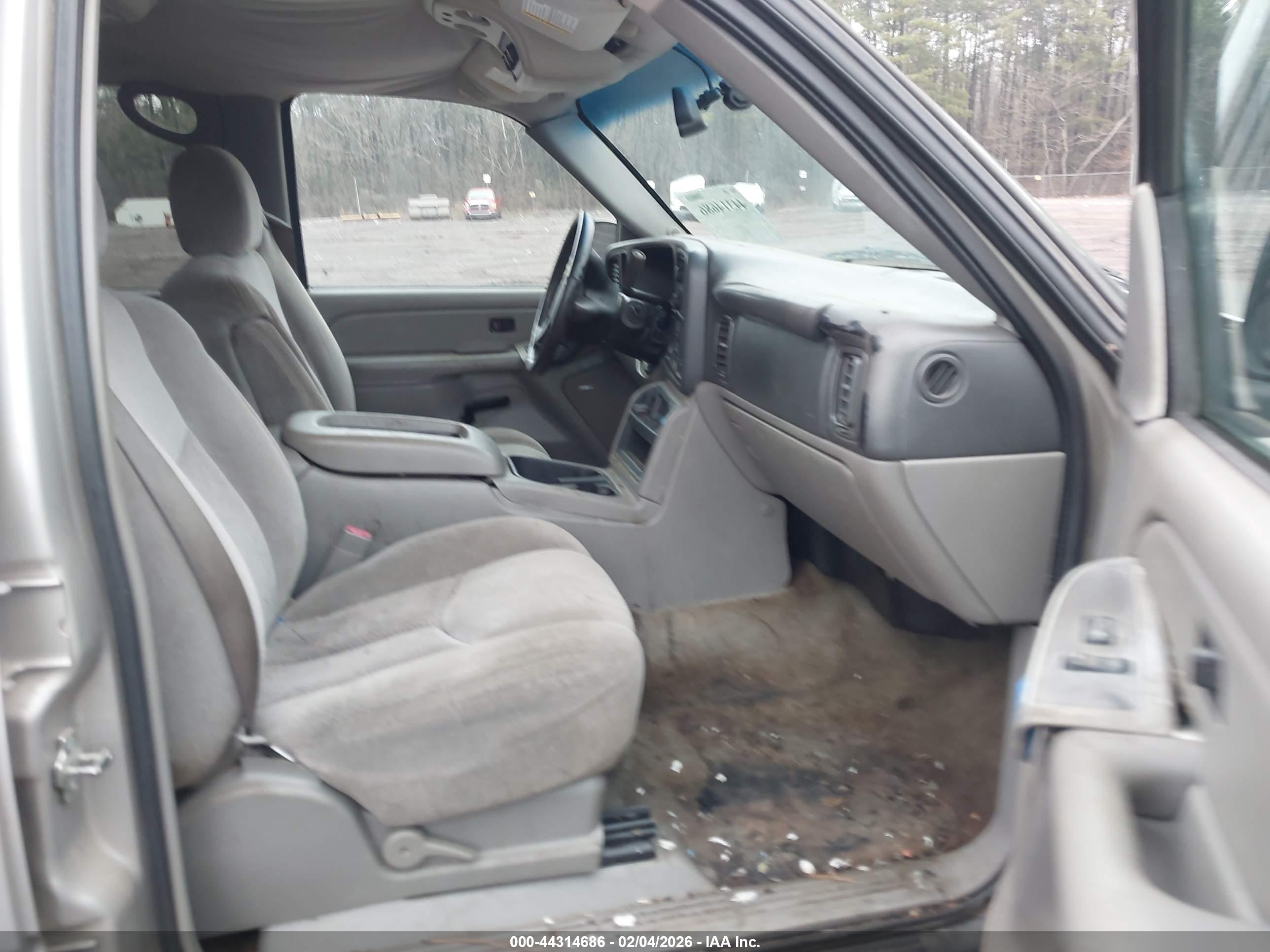 CHEVROLET SUBURBAN image 5