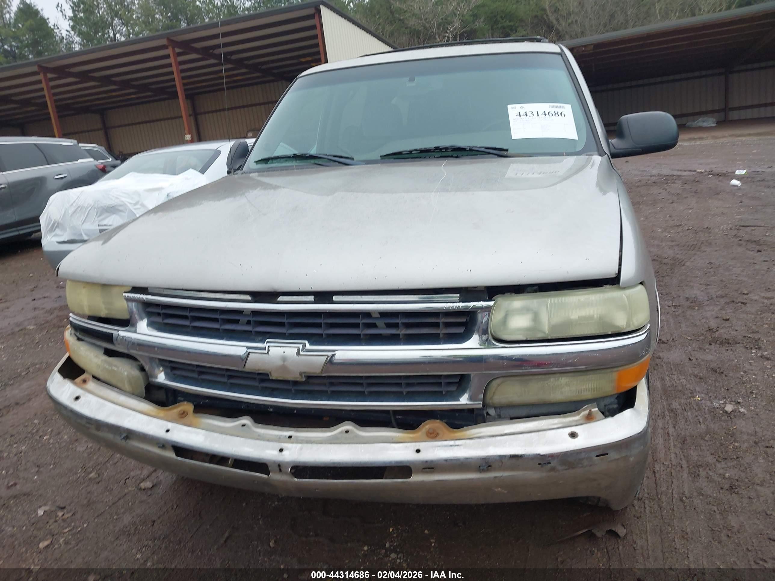 CHEVROLET SUBURBAN image 6