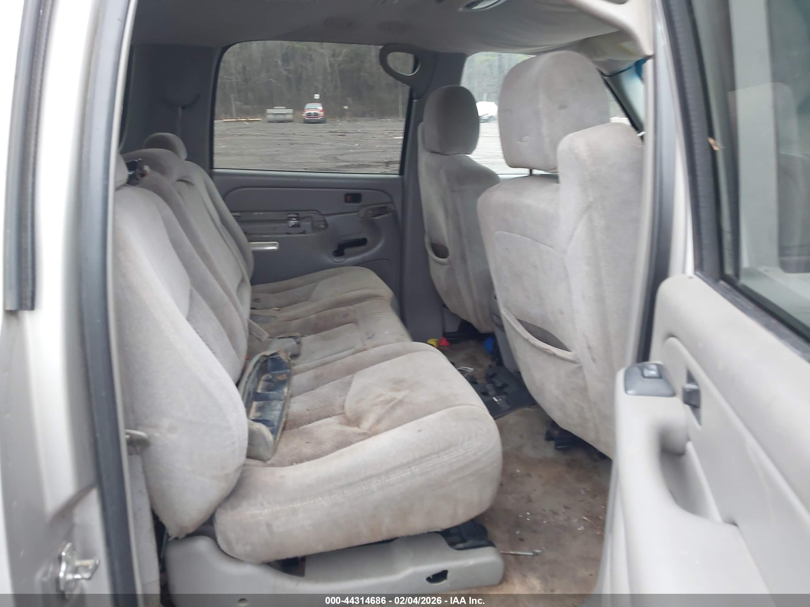 CHEVROLET SUBURBAN image 8