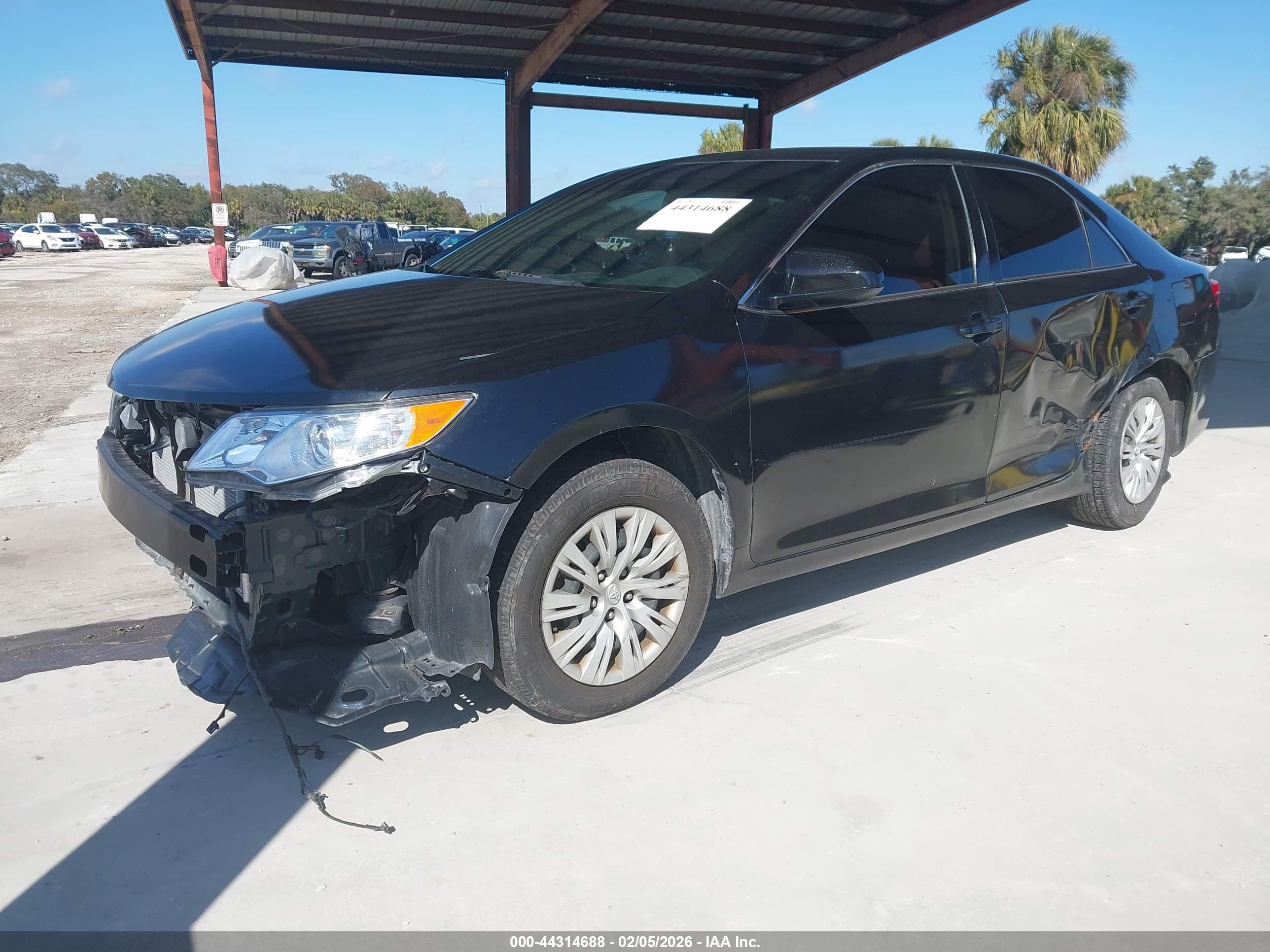 TOYOTA CAMRY image 2