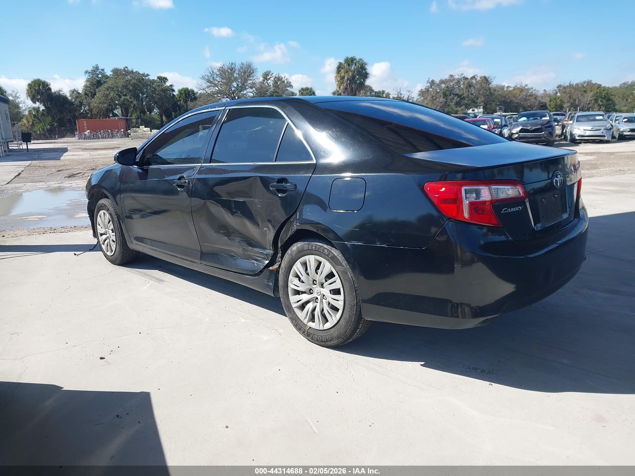 TOYOTA CAMRY image 3