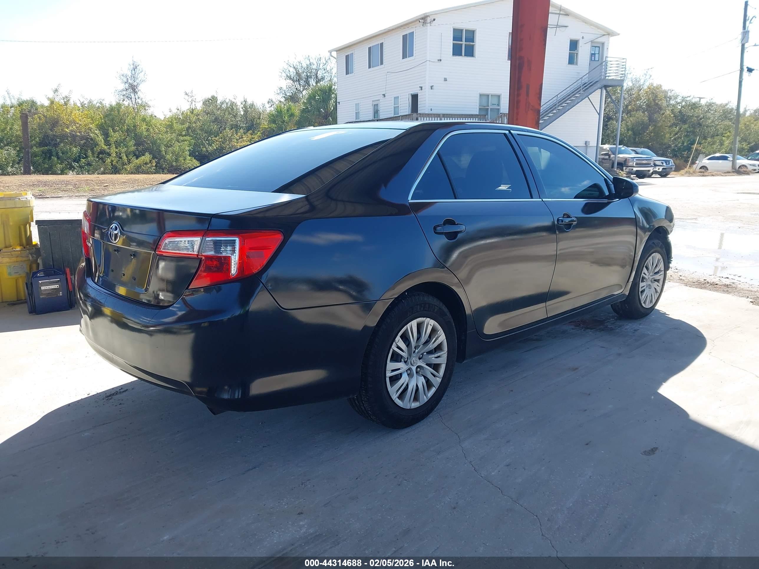 TOYOTA CAMRY image 4