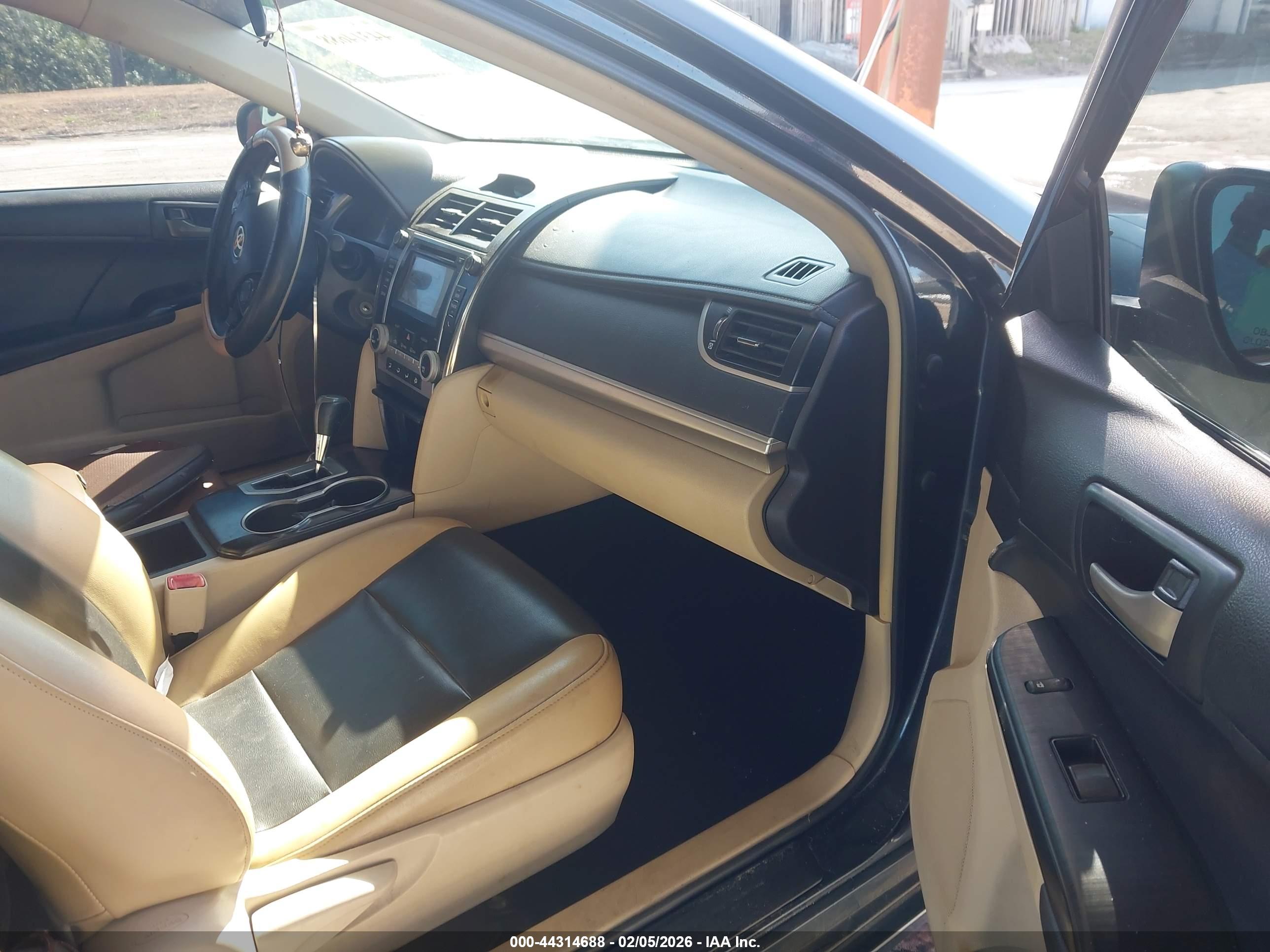 TOYOTA CAMRY image 5