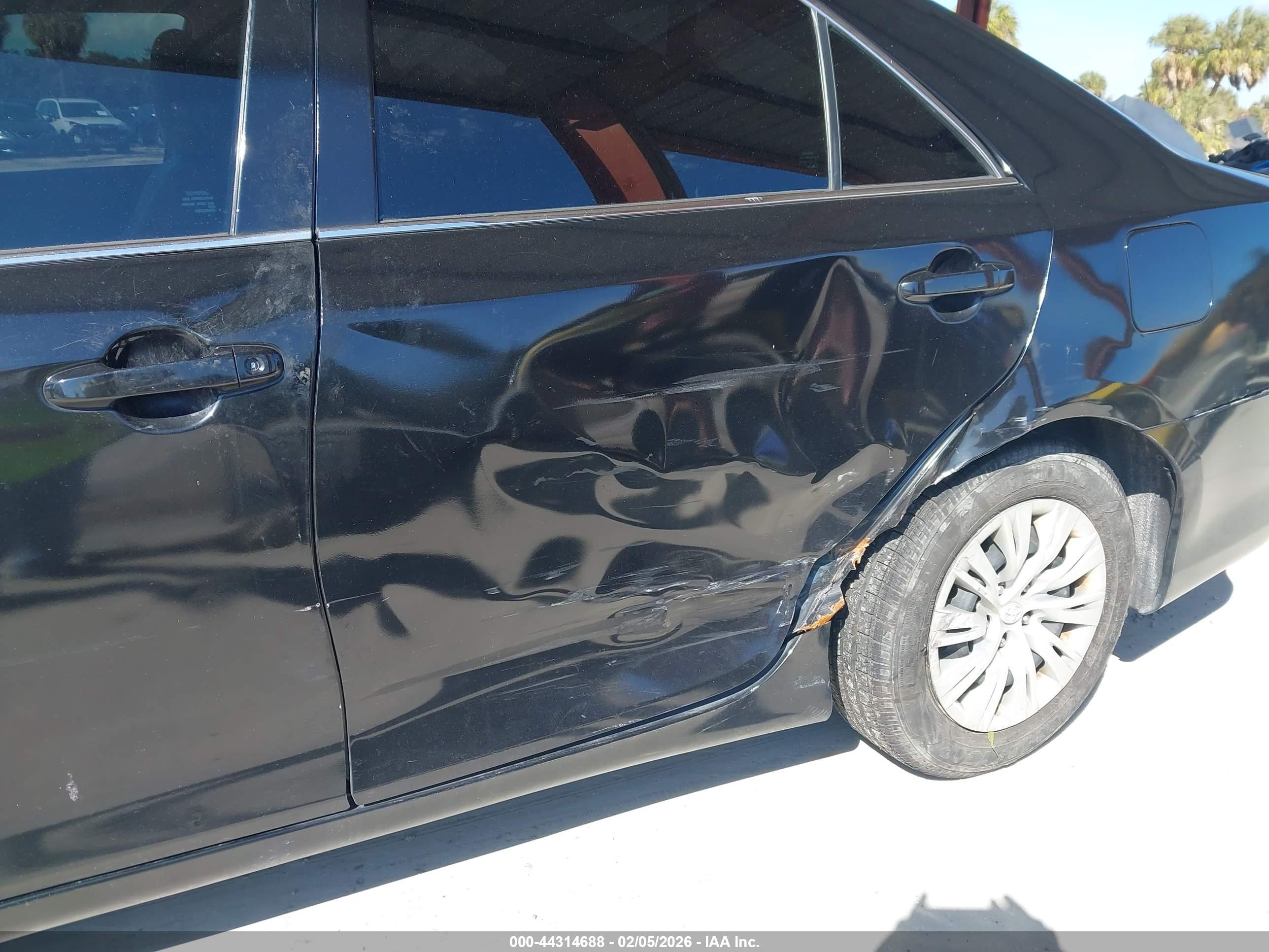 TOYOTA CAMRY image 6