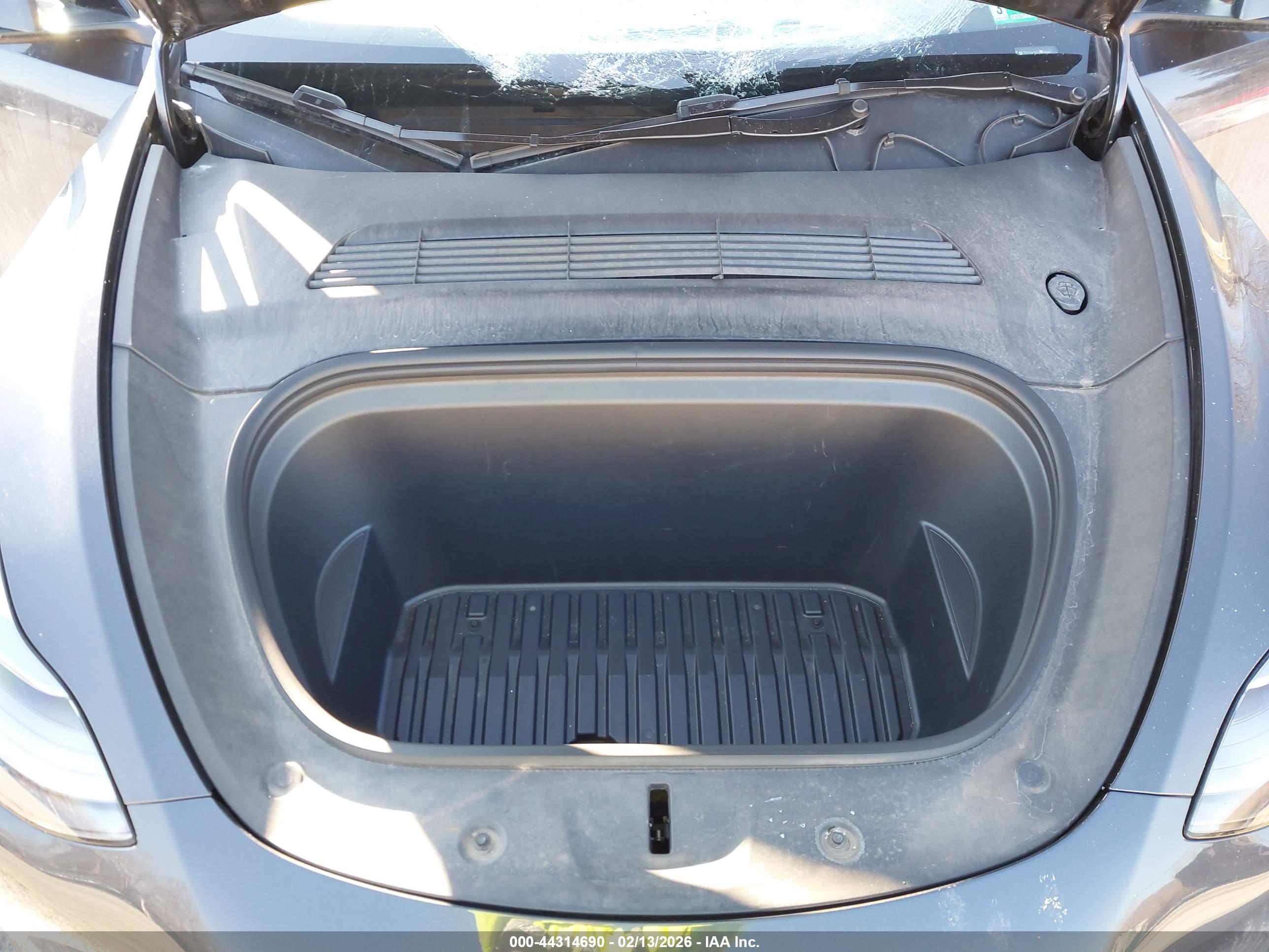 TESLA MODEL image 10
