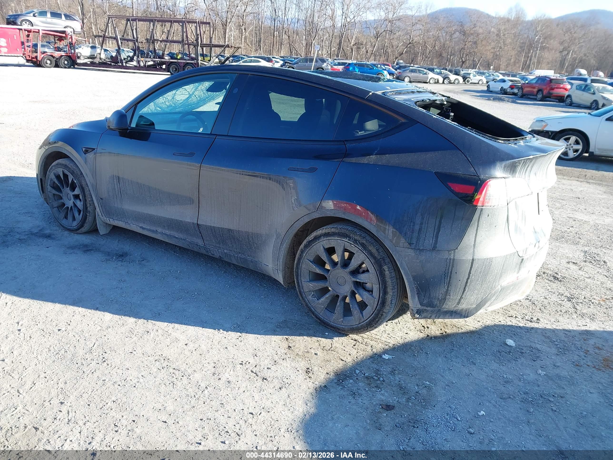TESLA MODEL image 3