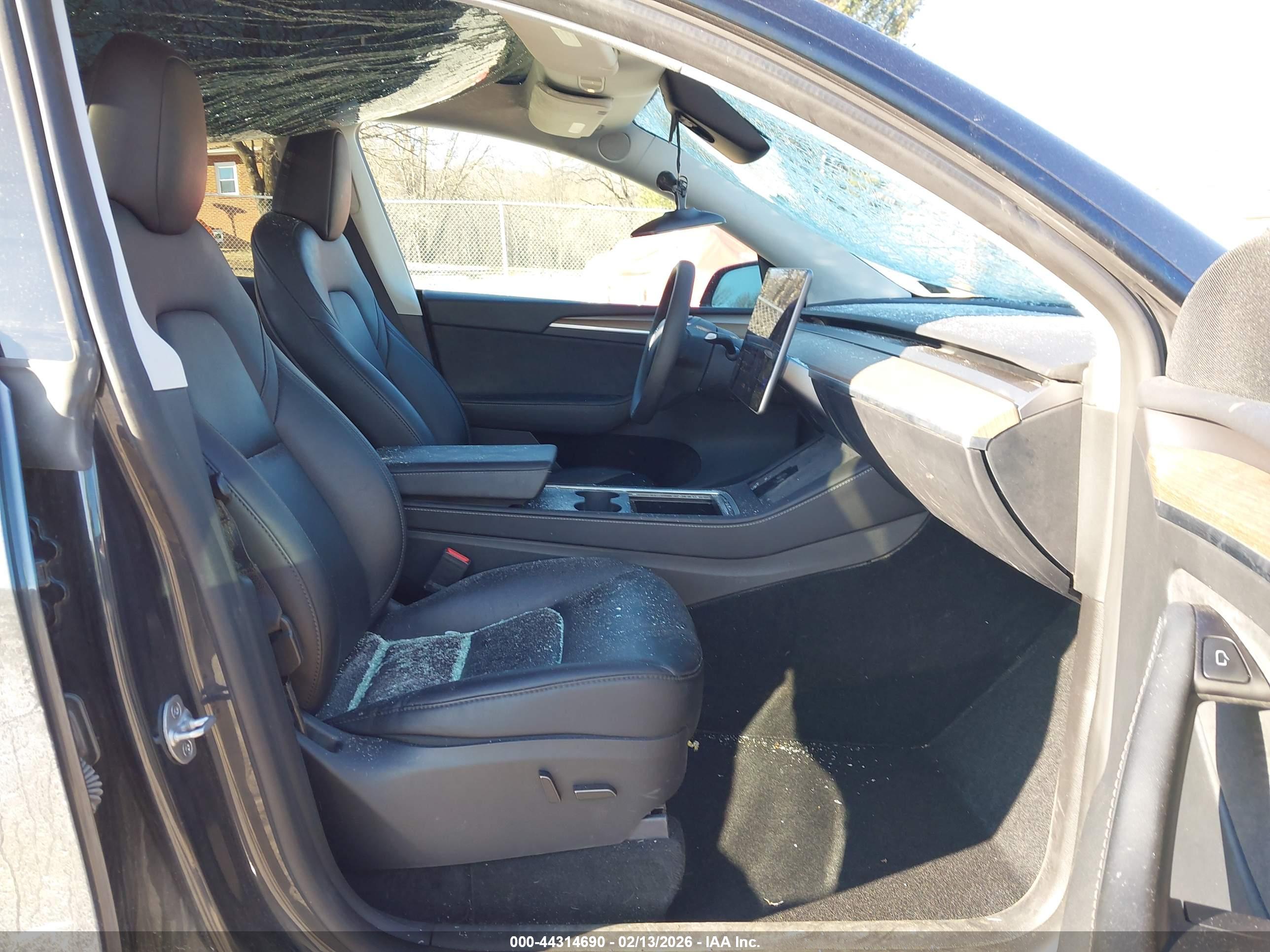 TESLA MODEL image 5