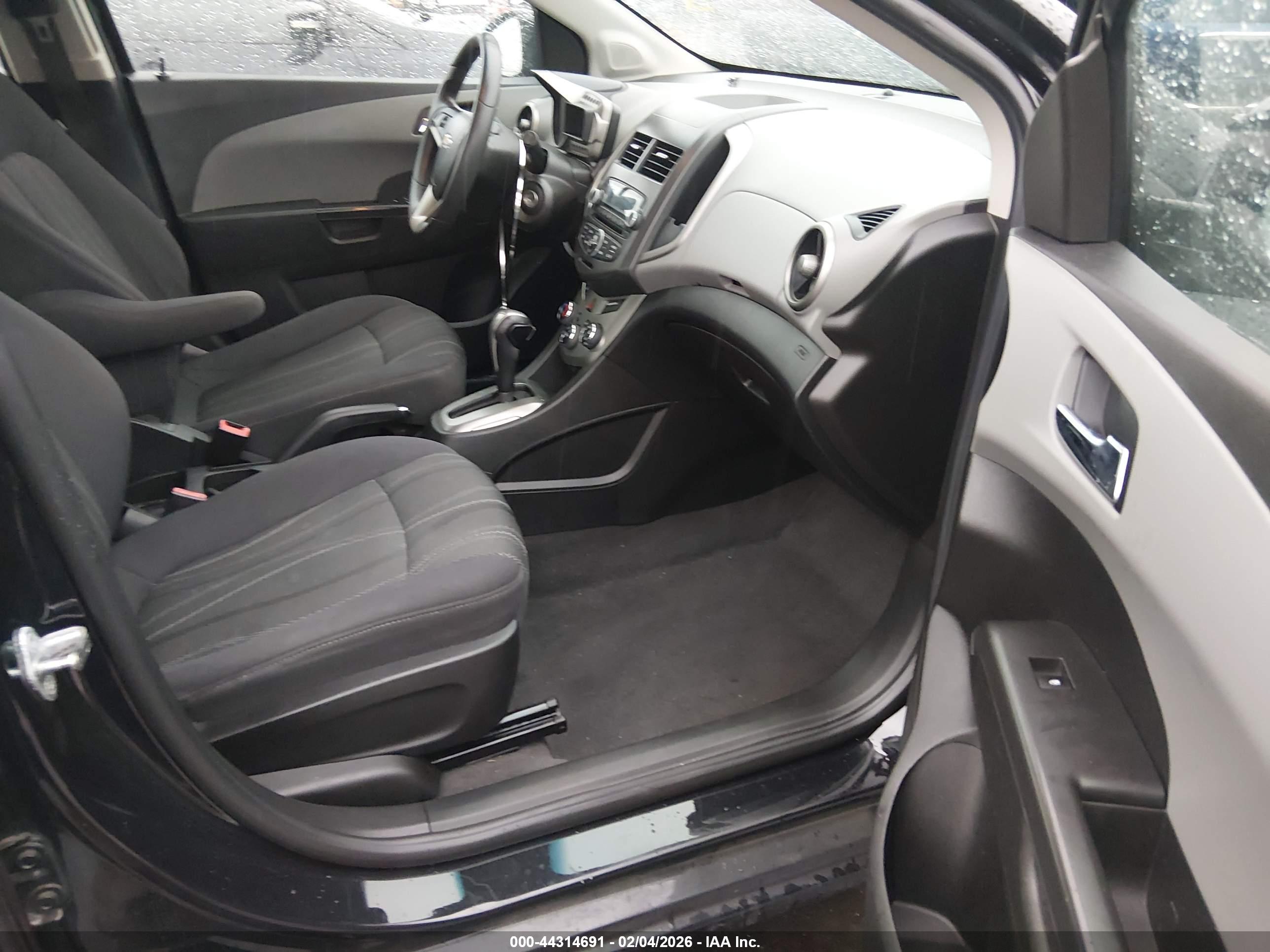 CHEVROLET SONIC image 5