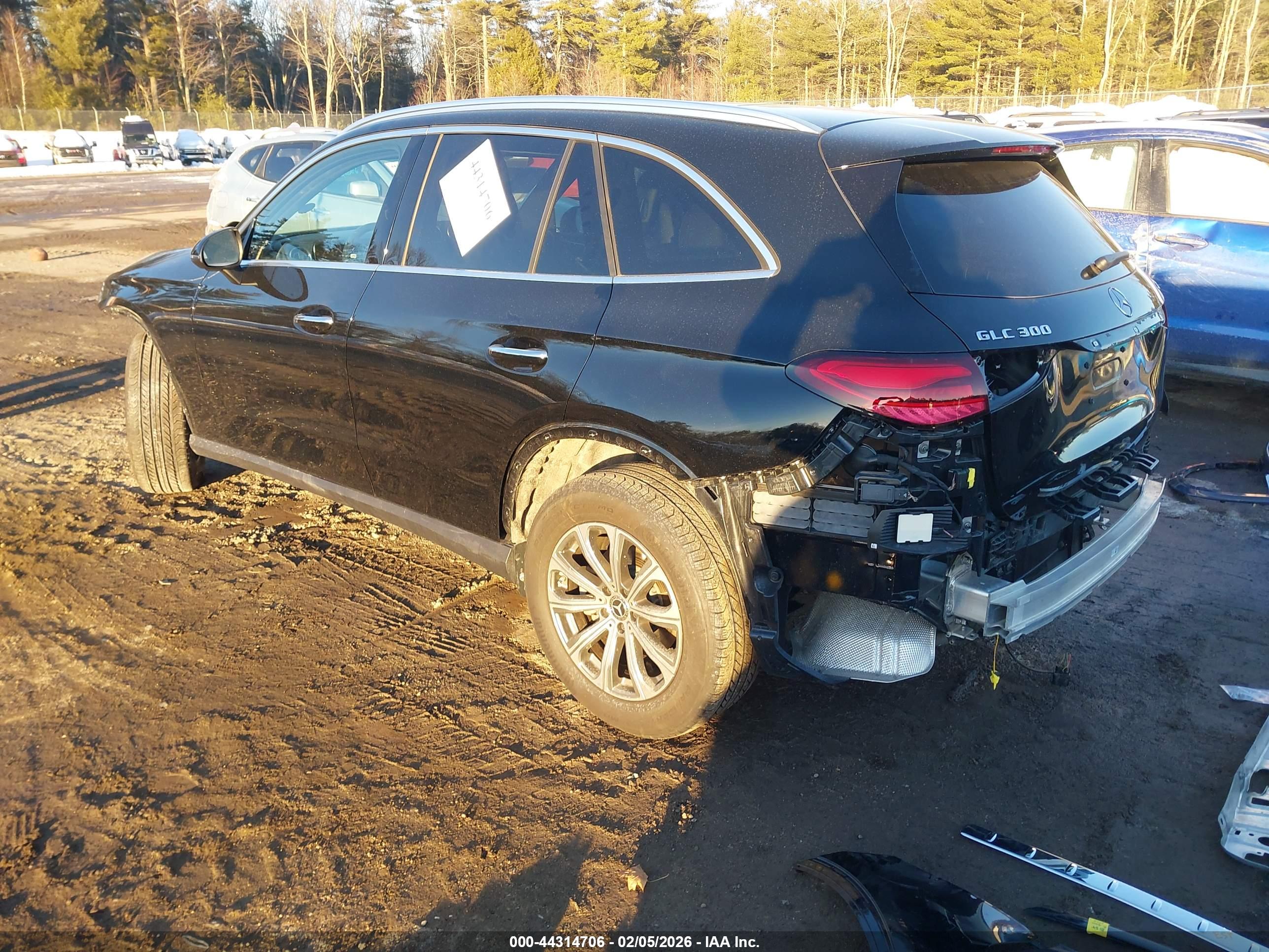 MERCEDES-BENZ GLC image 3