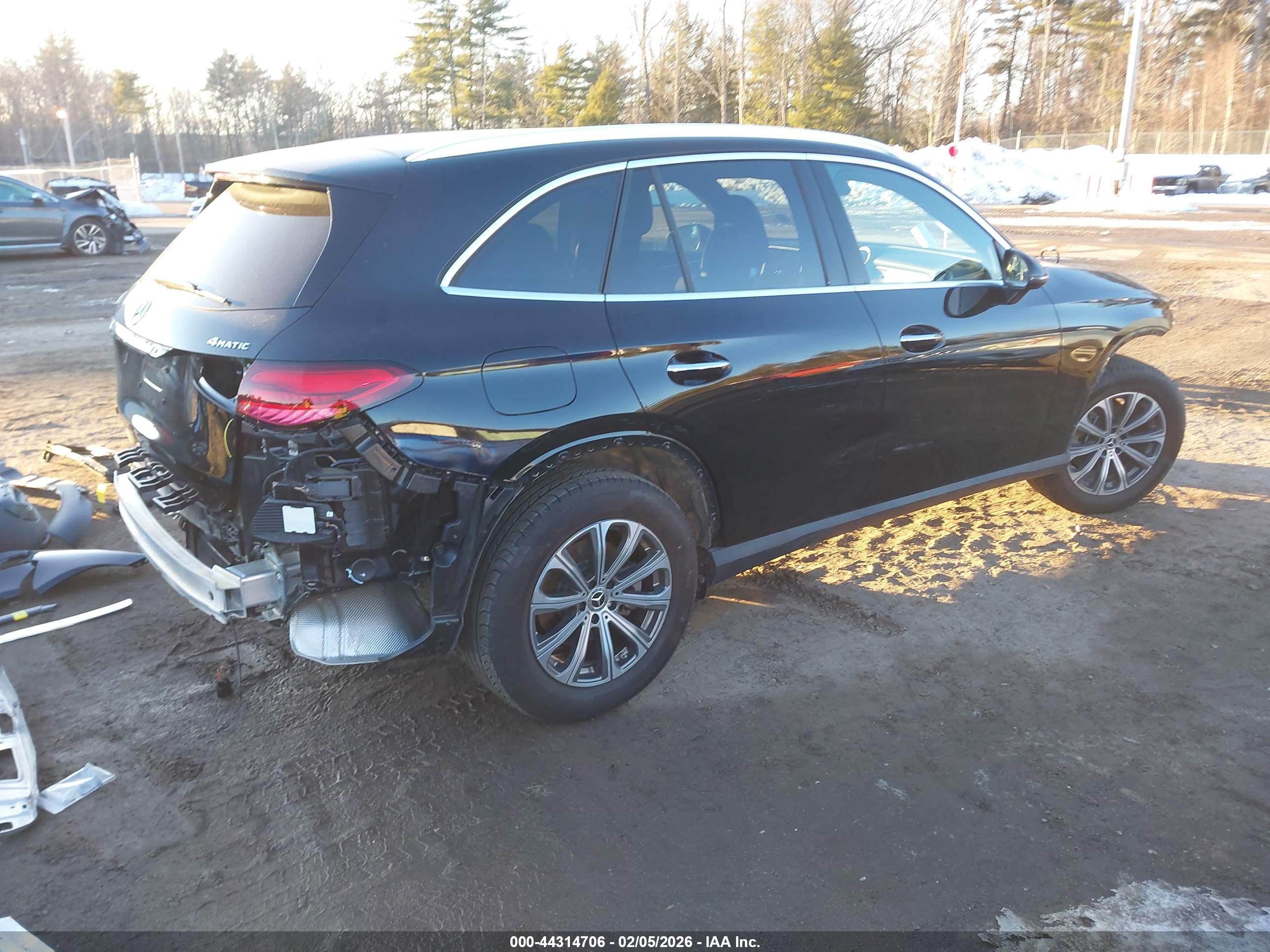 MERCEDES-BENZ GLC image 4