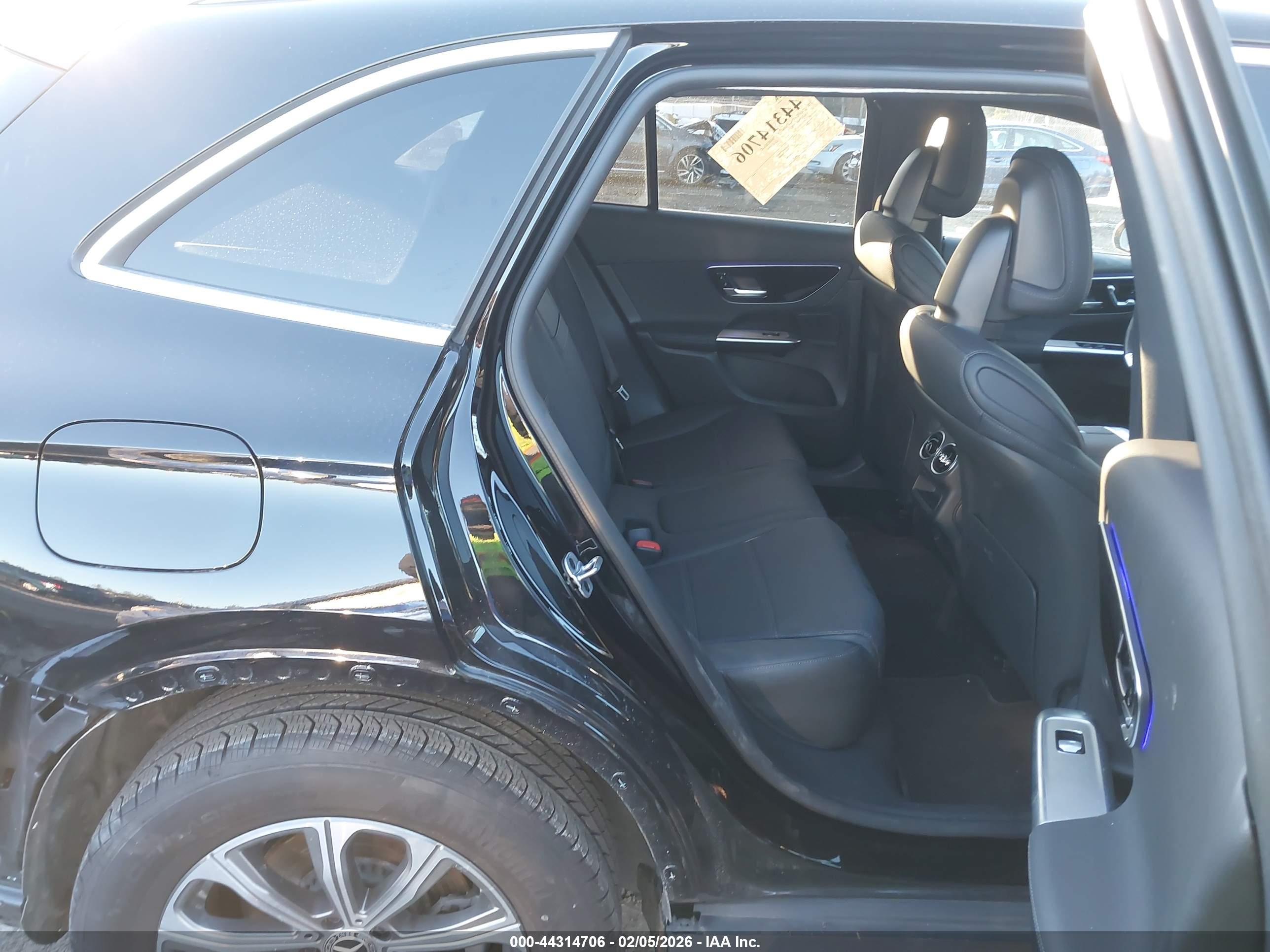 MERCEDES-BENZ GLC image 8