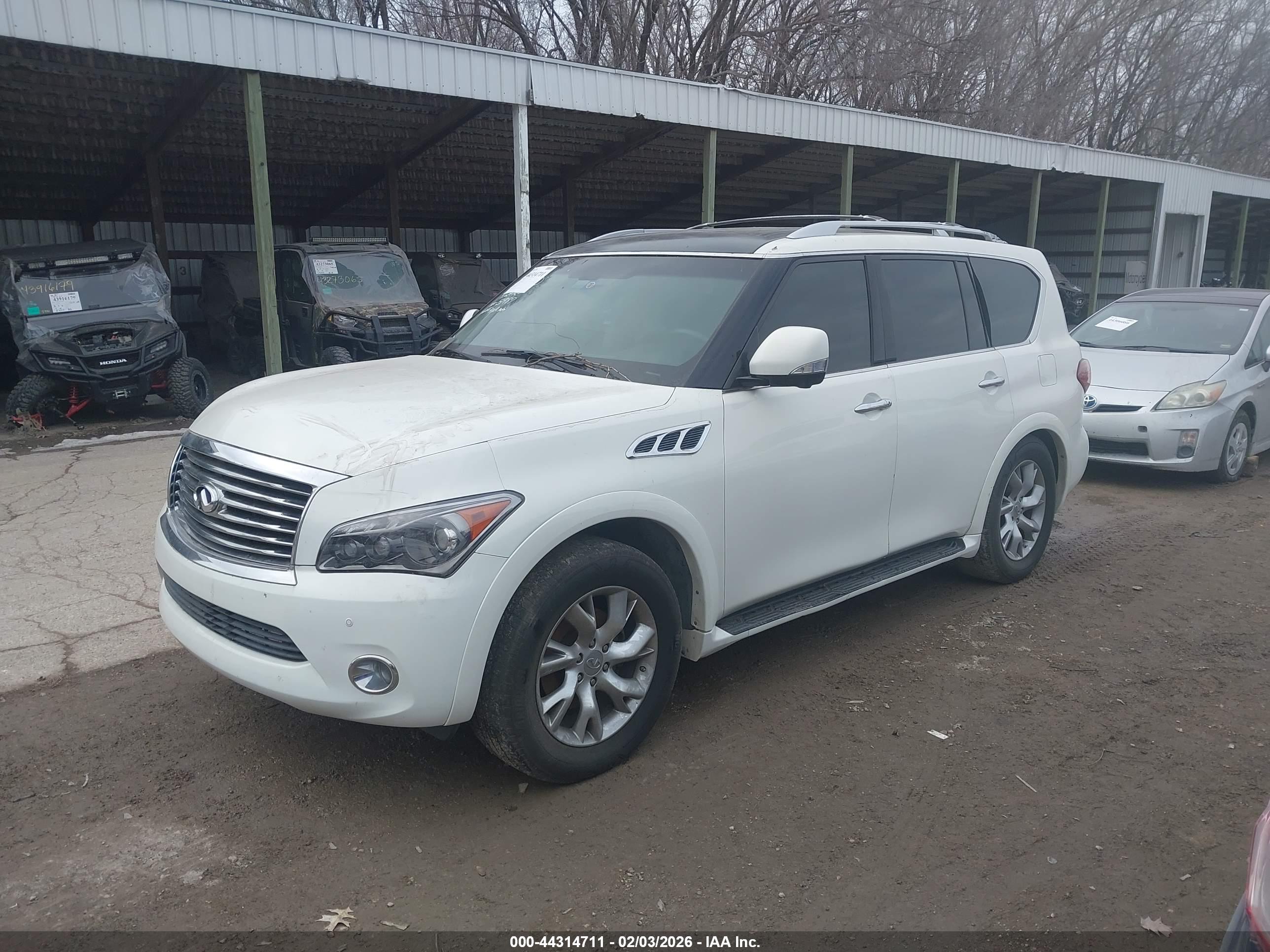 INFINITI QX56 image 2