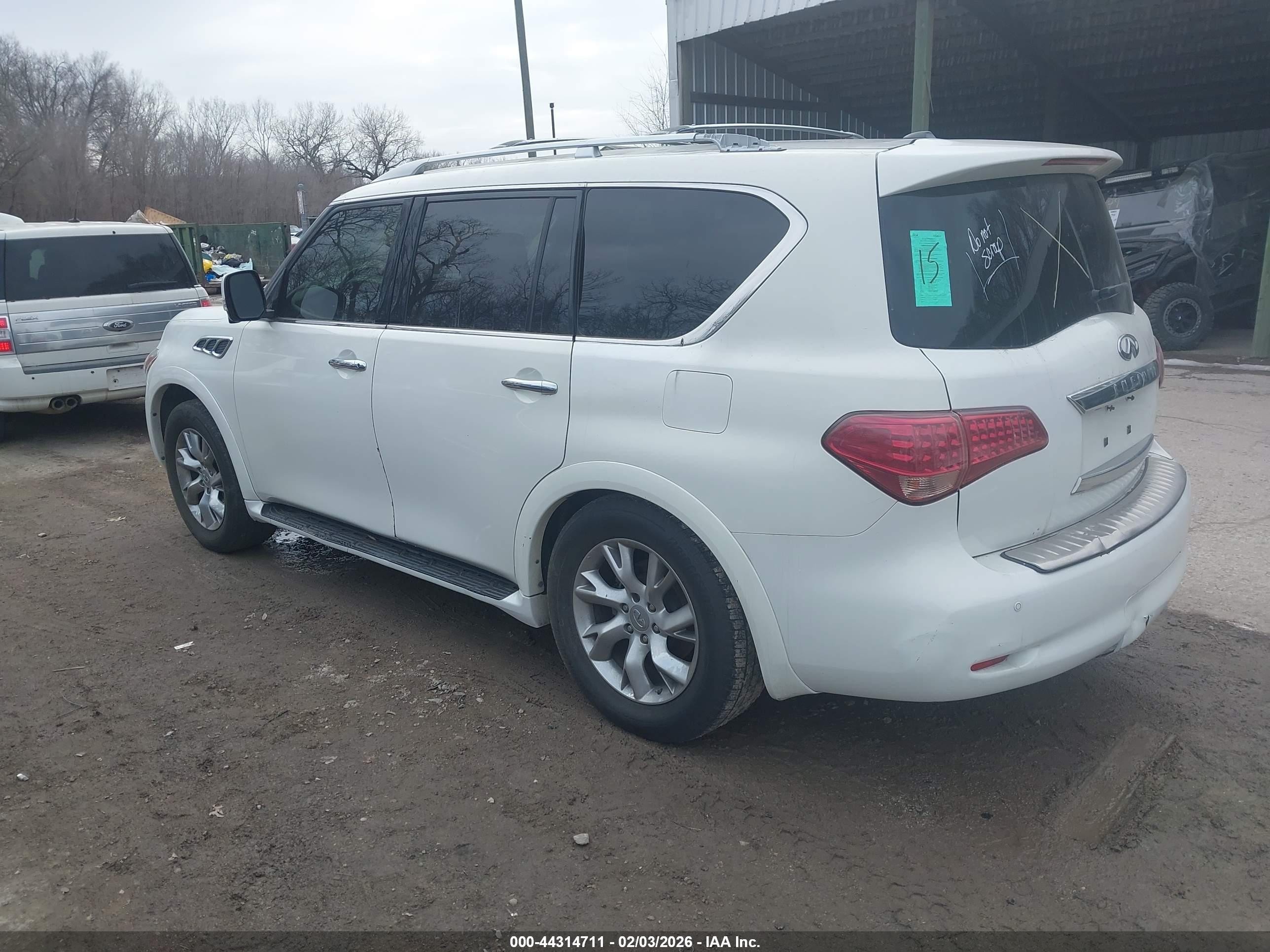 INFINITI QX56 image 3