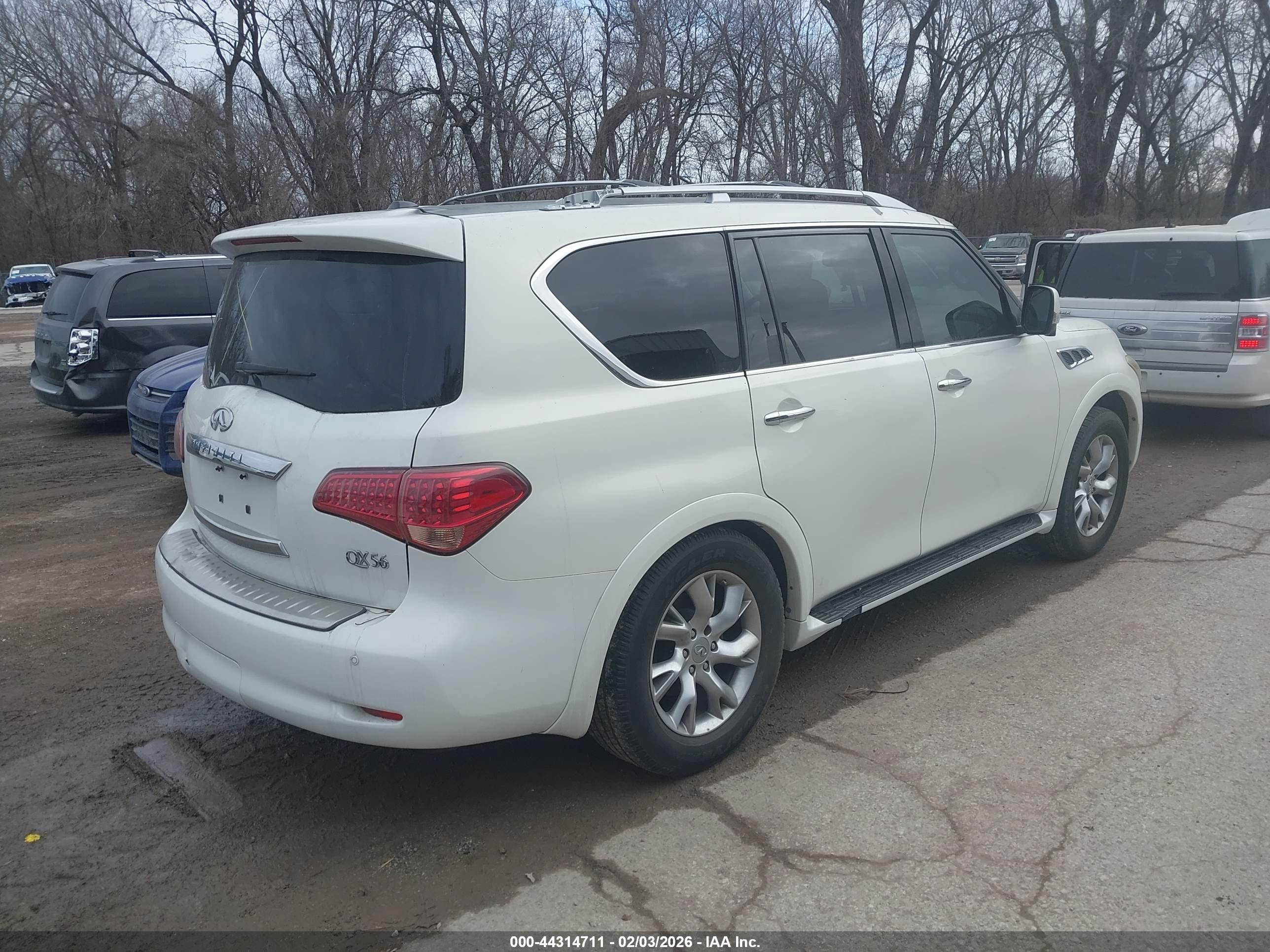 INFINITI QX56 image 4