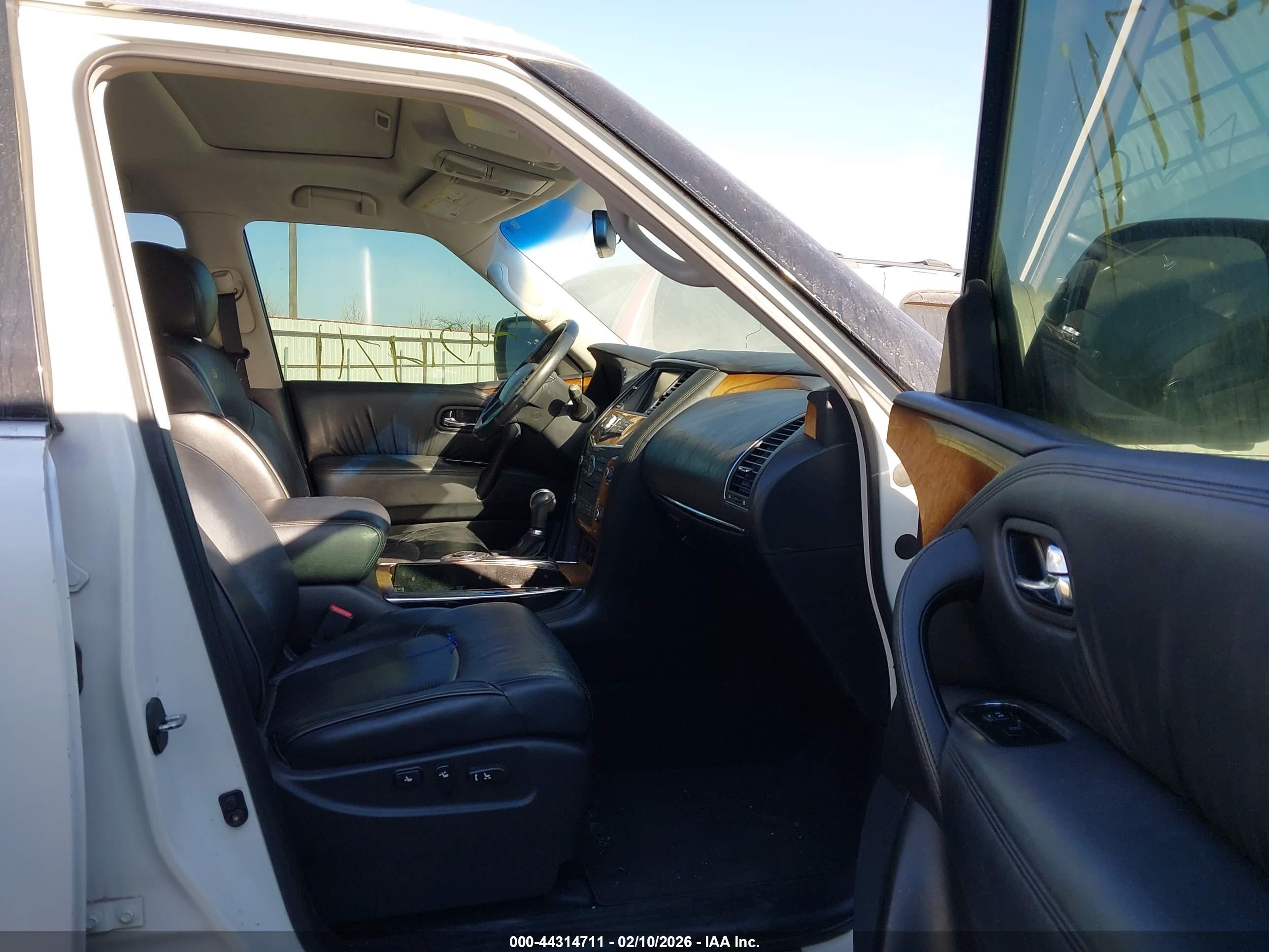 INFINITI QX56 image 5