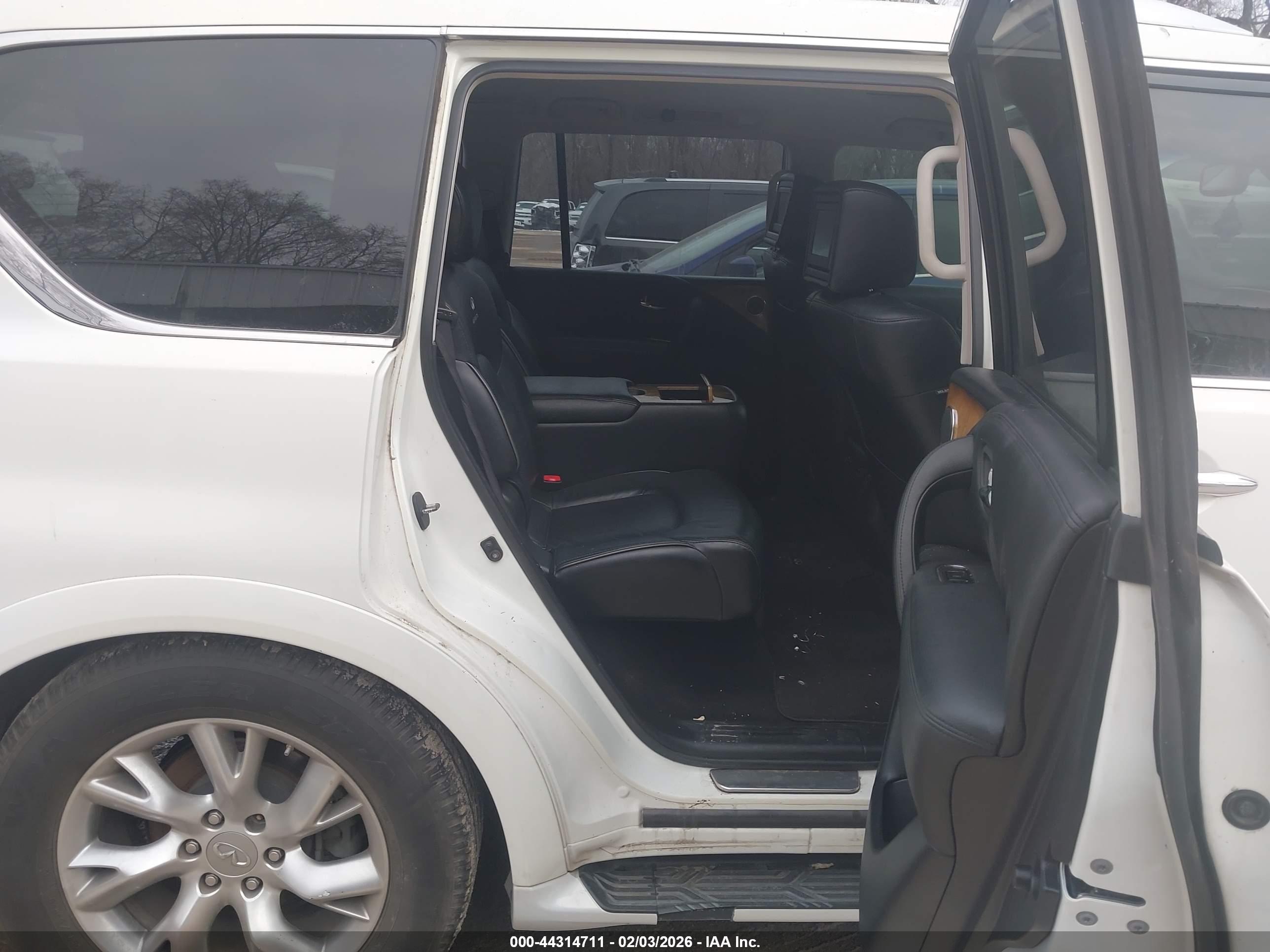 INFINITI QX56 image 8
