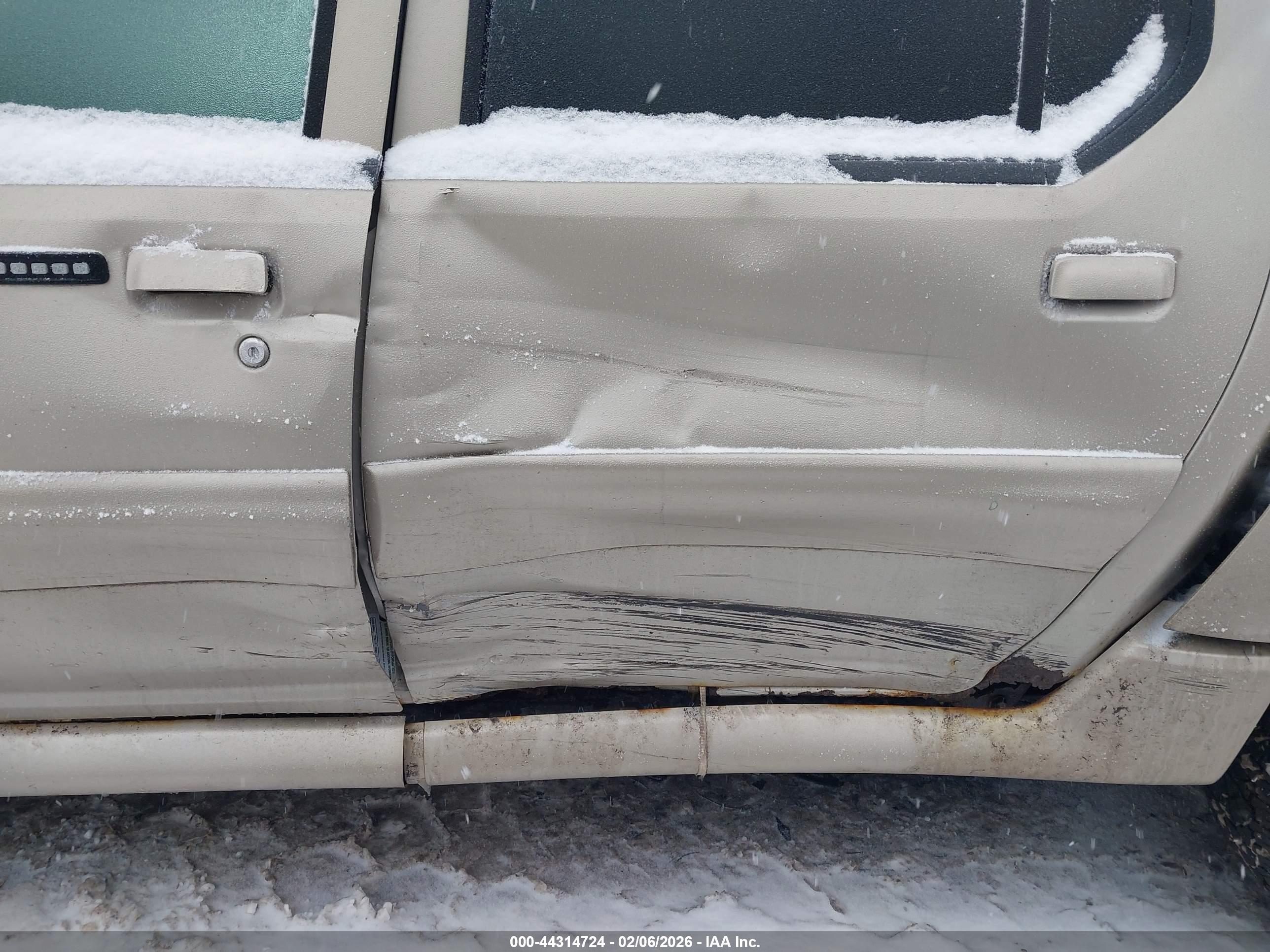 FORD EXPLORER image 6