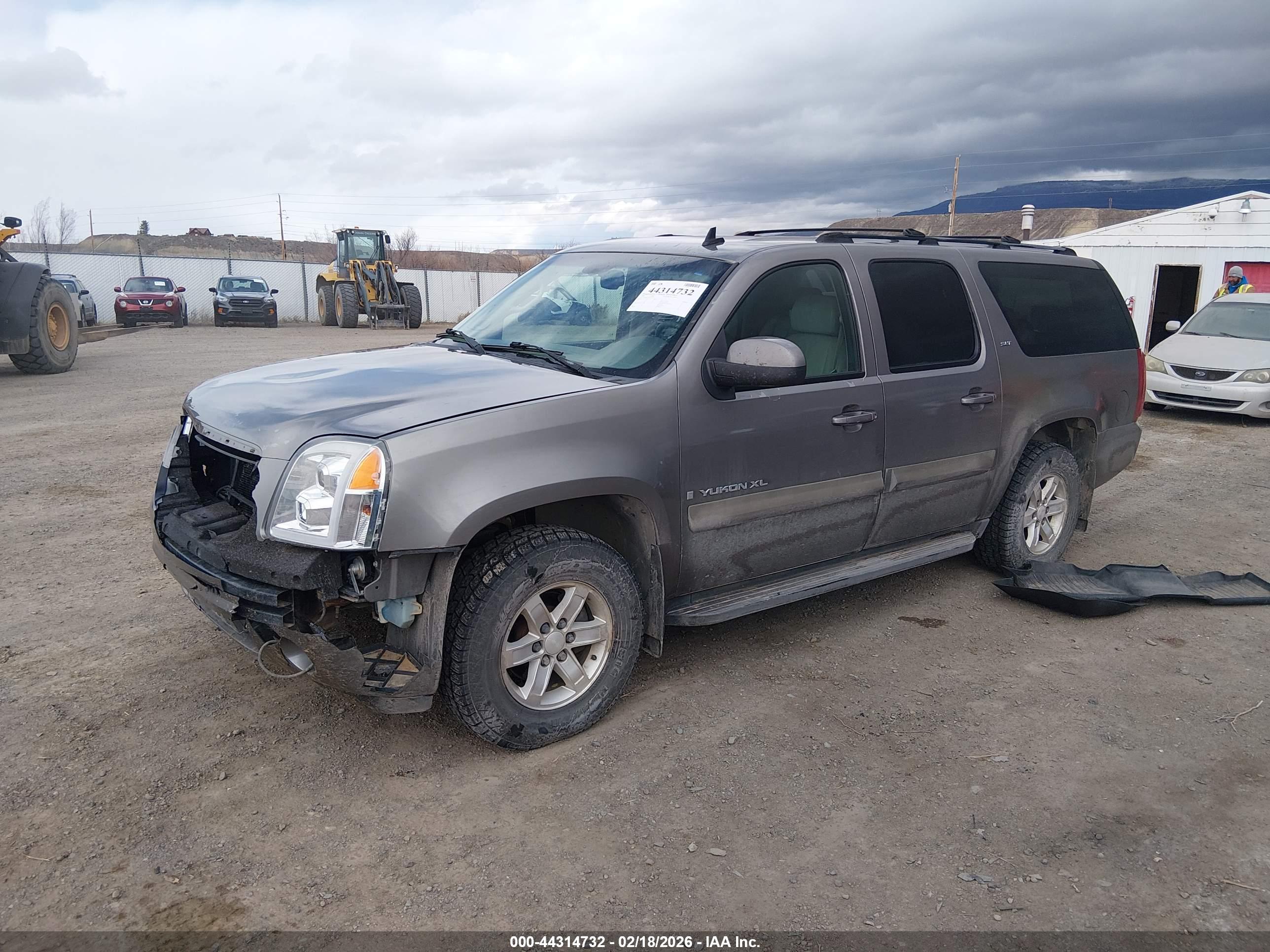 GMC YUKON image 2