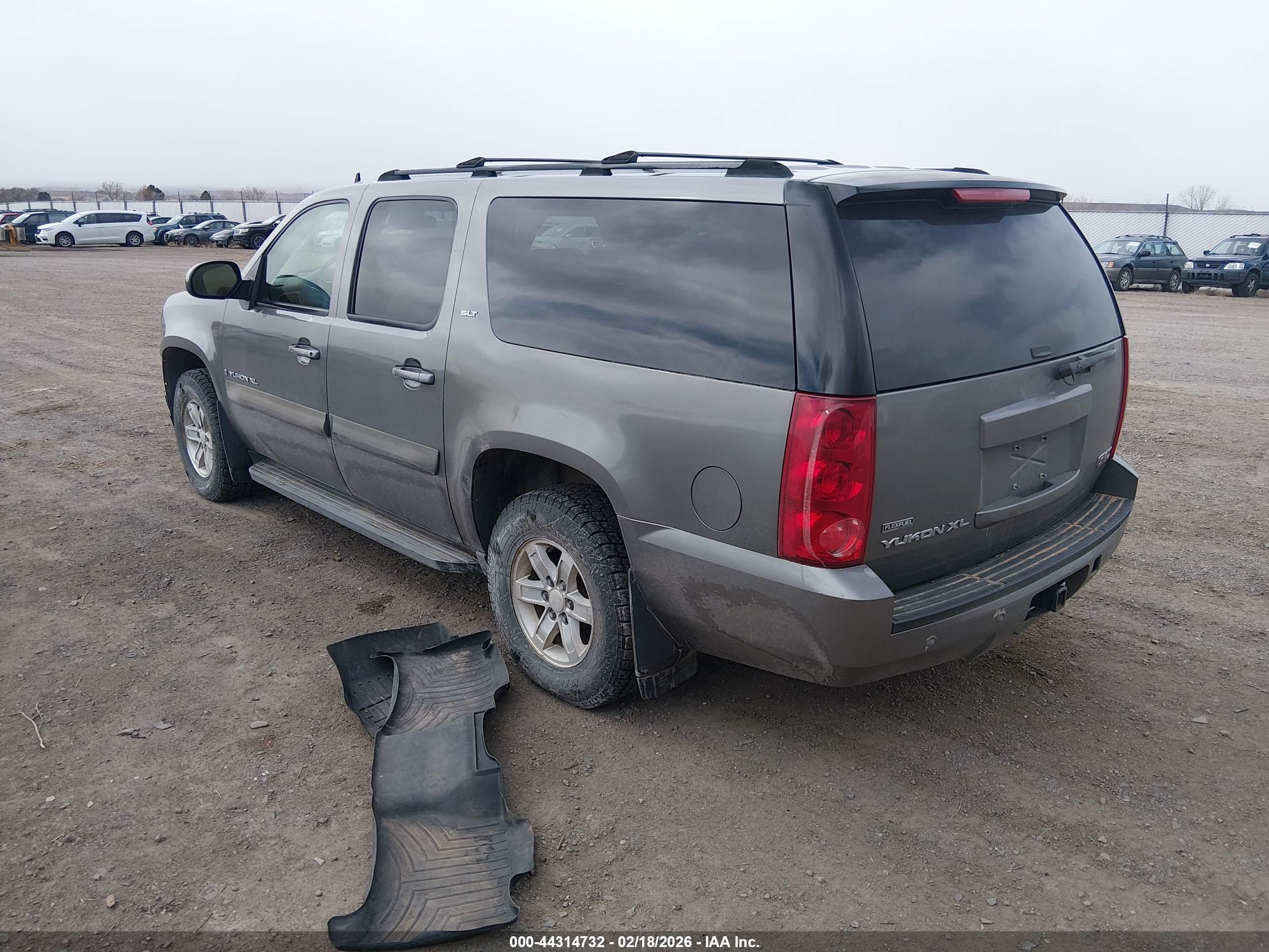 GMC YUKON image 3