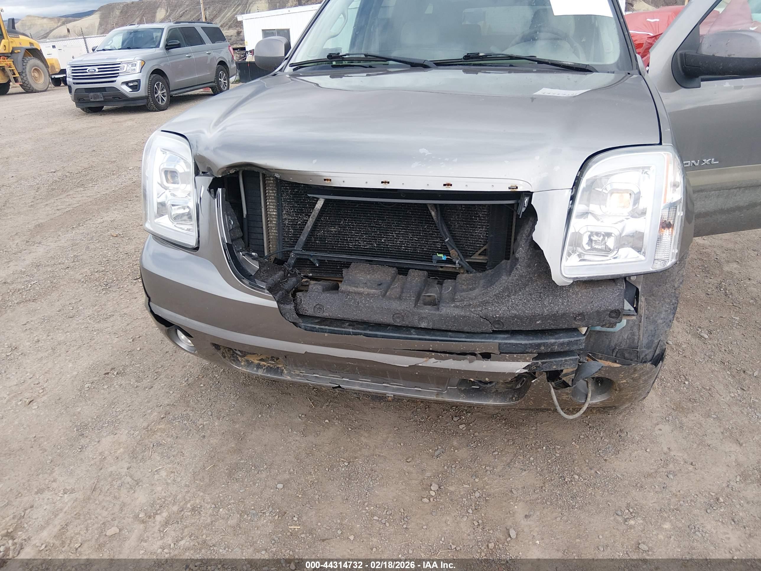 GMC YUKON image 6