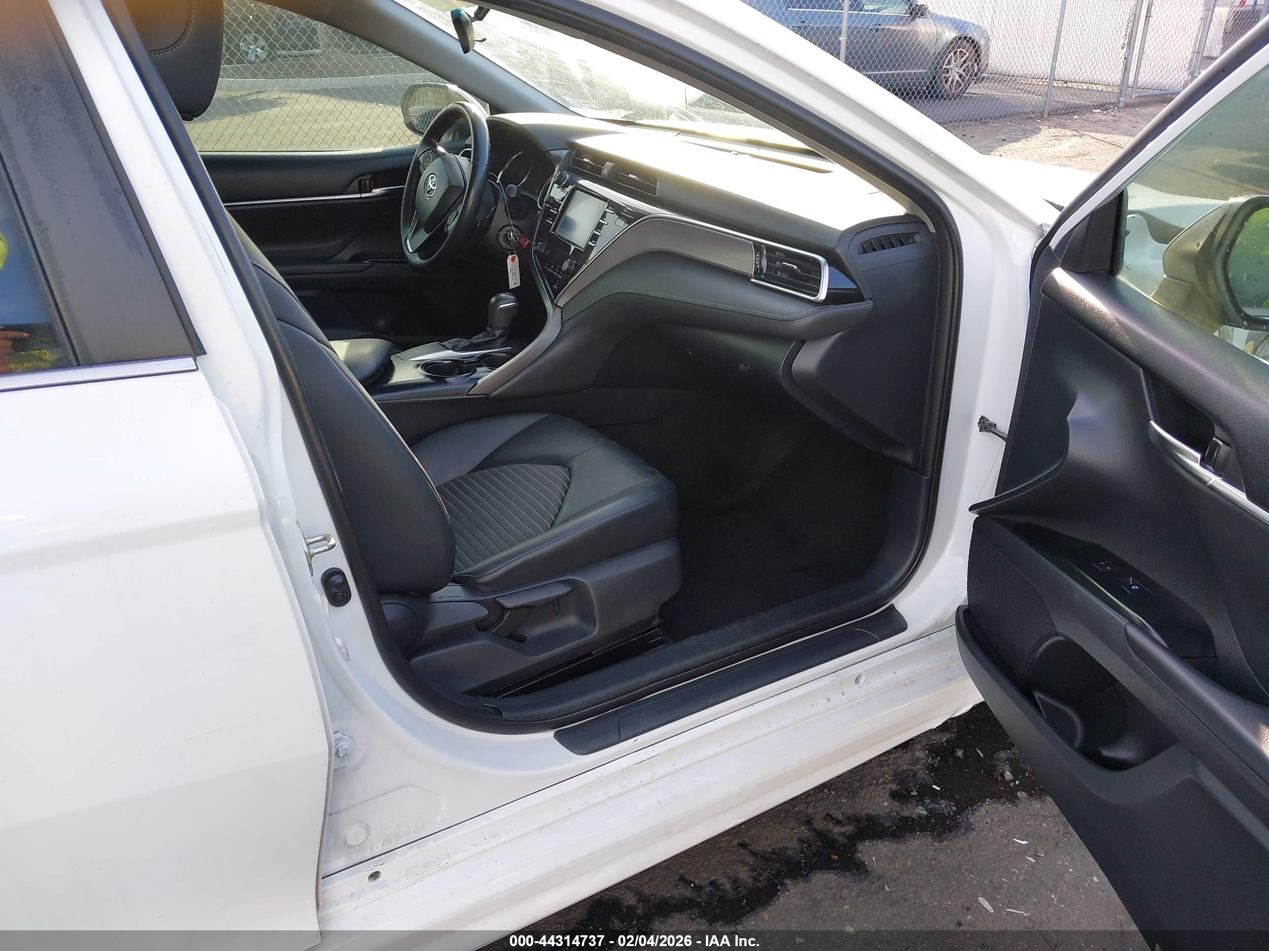 TOYOTA CAMRY image 5