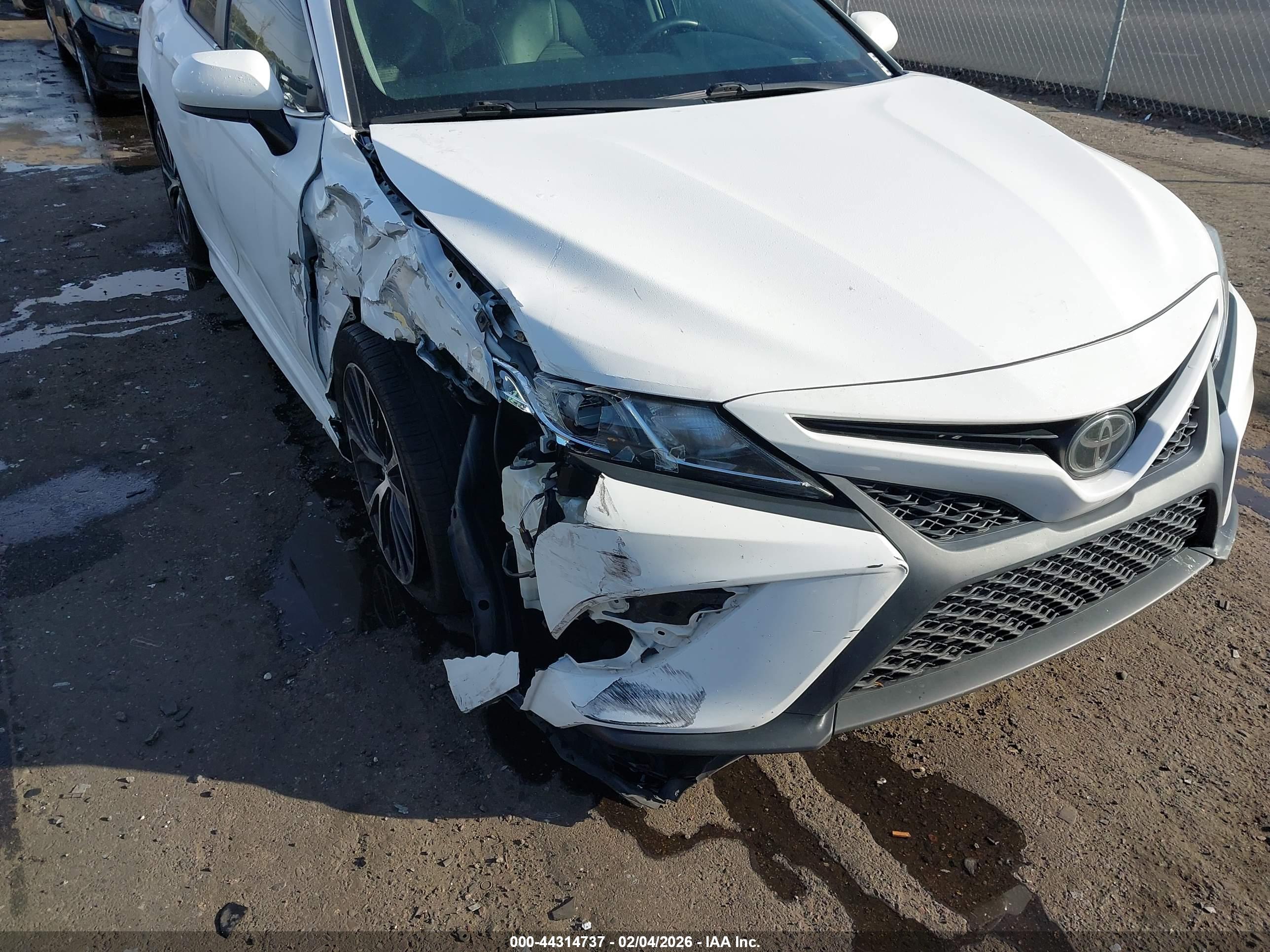 TOYOTA CAMRY image 6