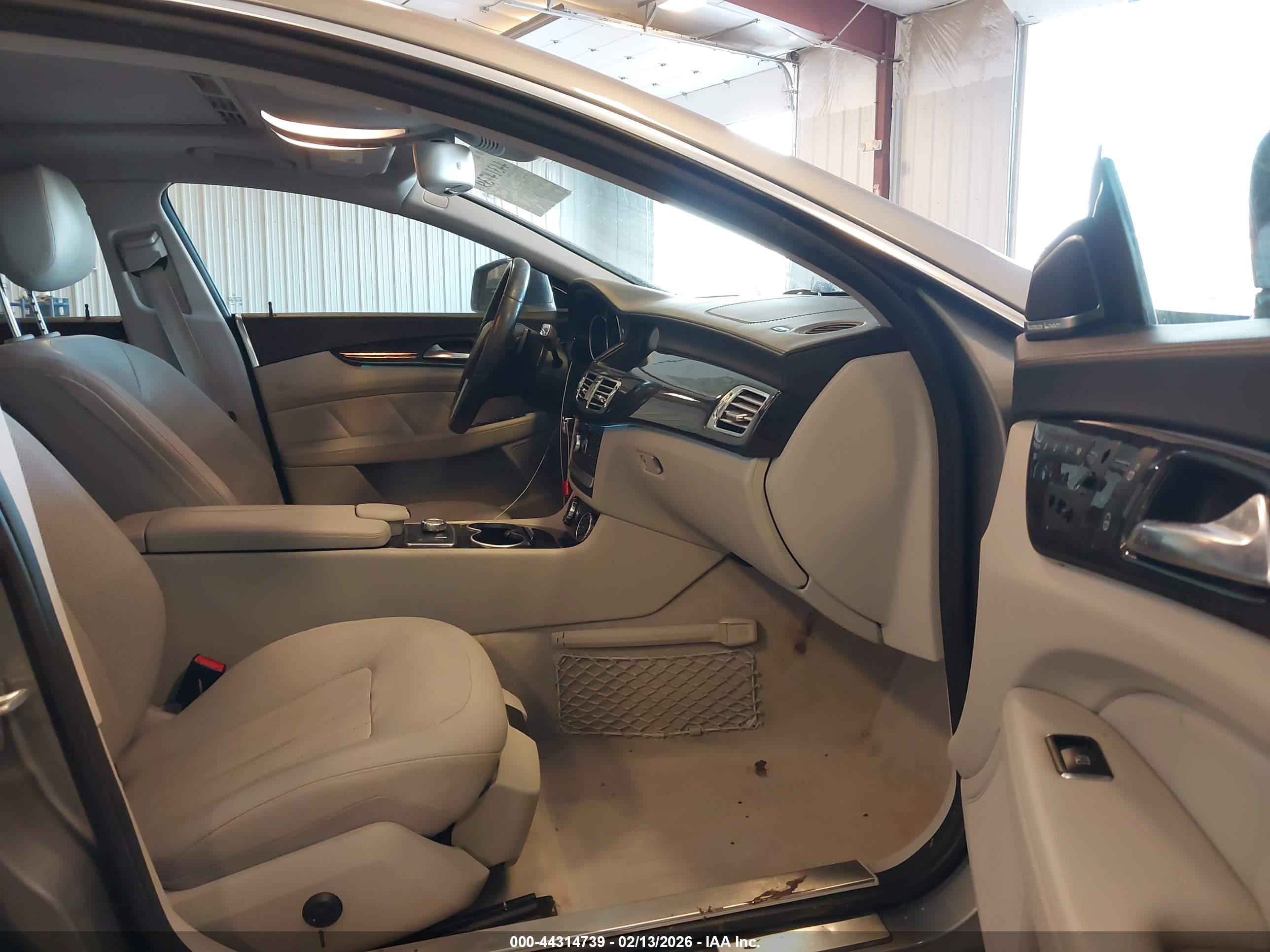 MERCEDES-BENZ CLS image 5