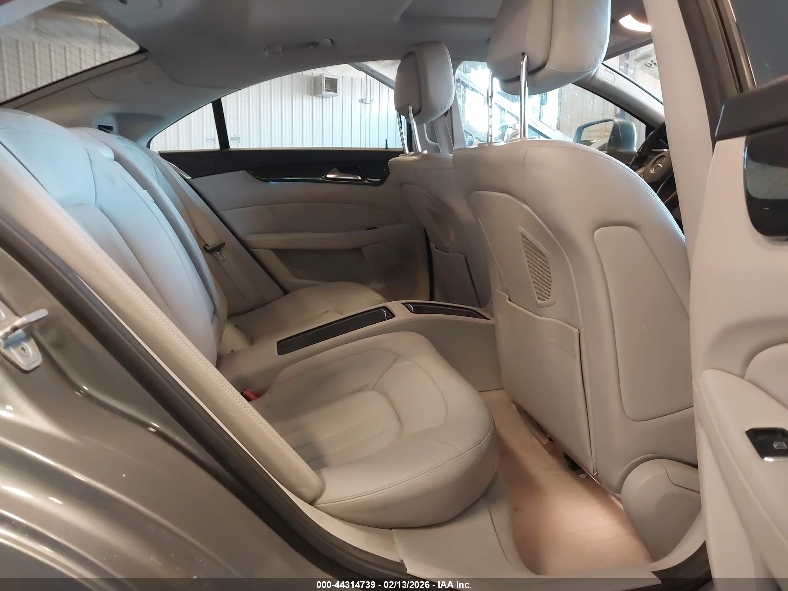 MERCEDES-BENZ CLS image 8