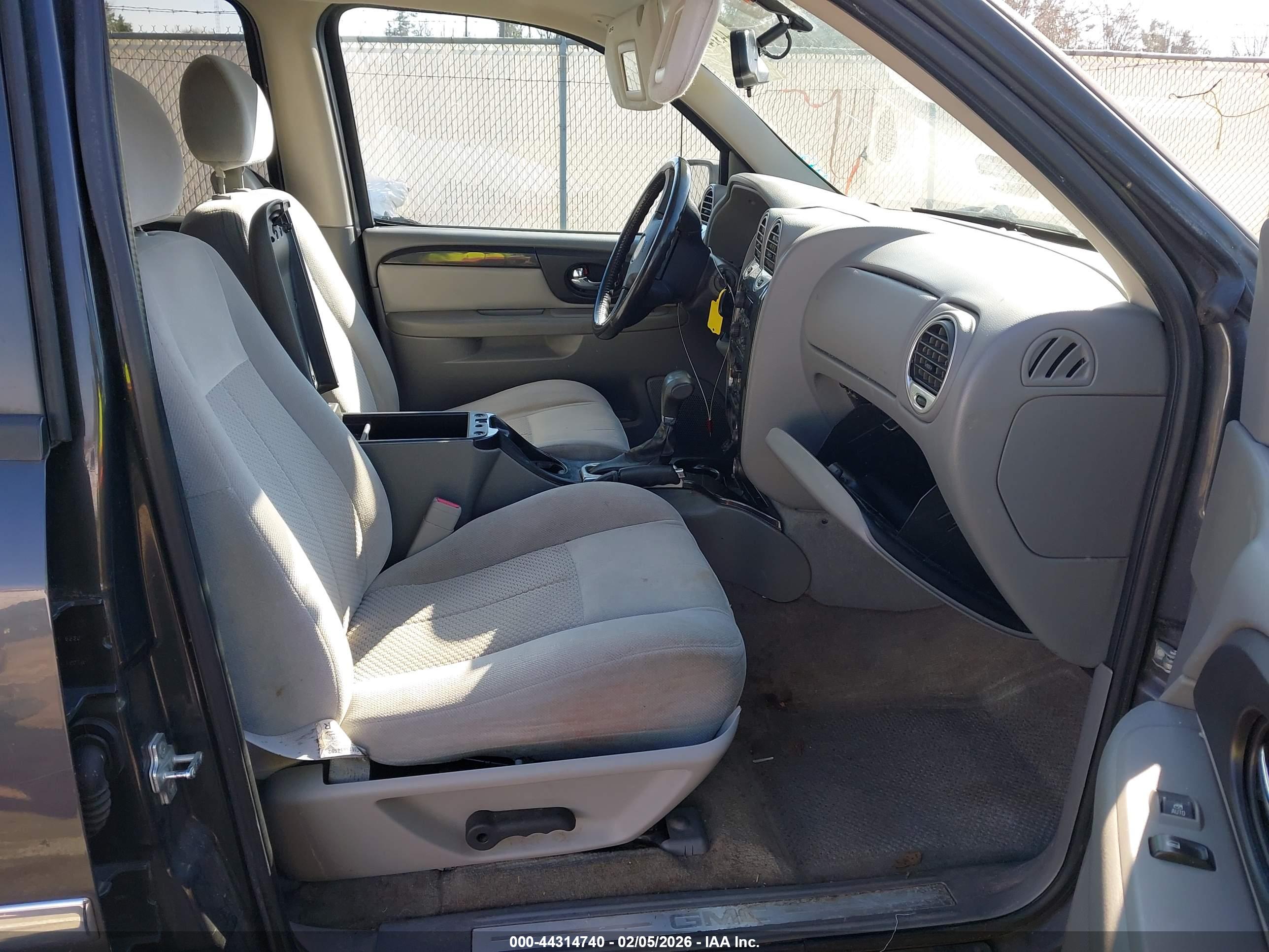 GMC ENVOY image 5