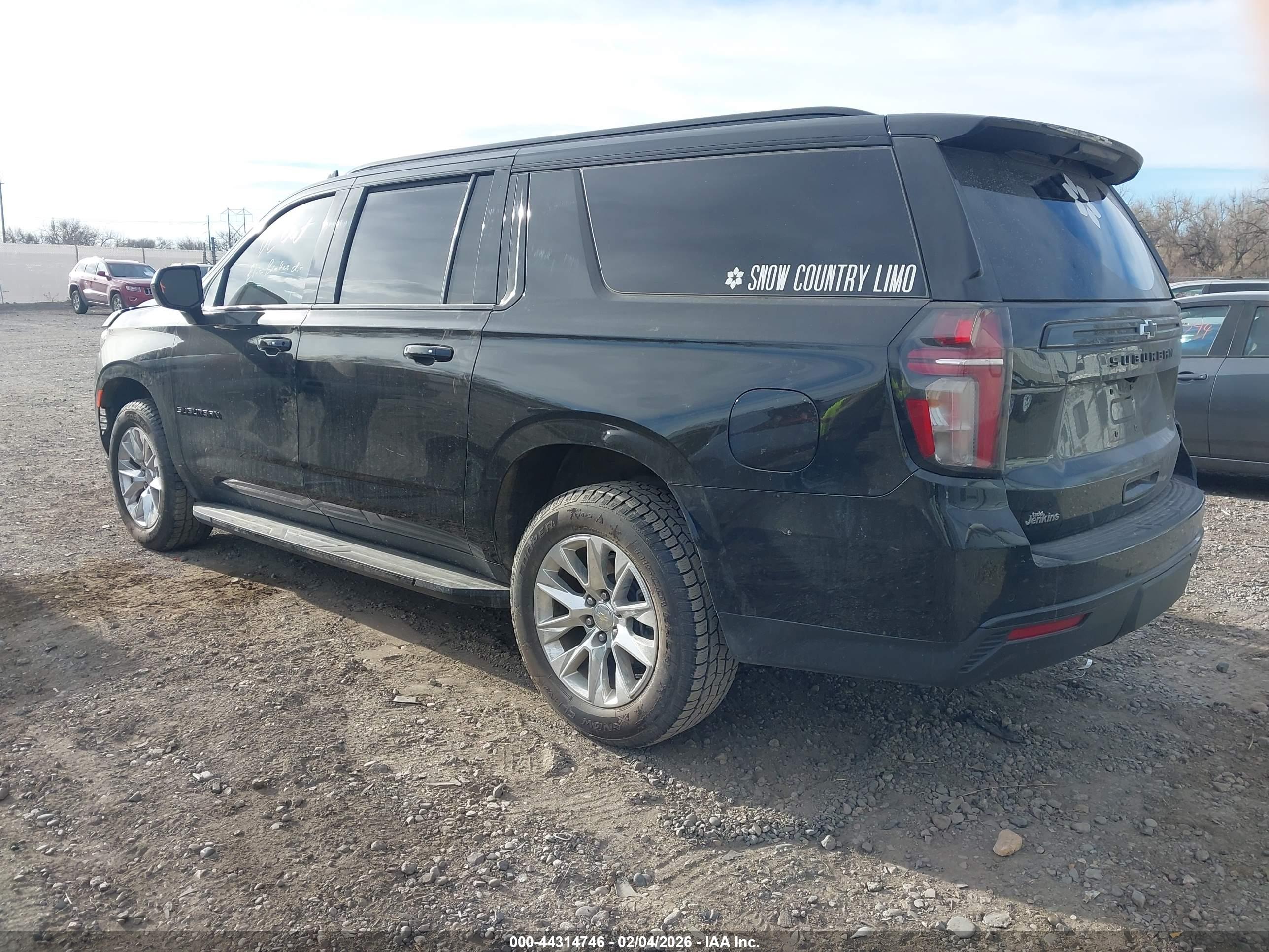 CHEVROLET SUBURBAN image 3