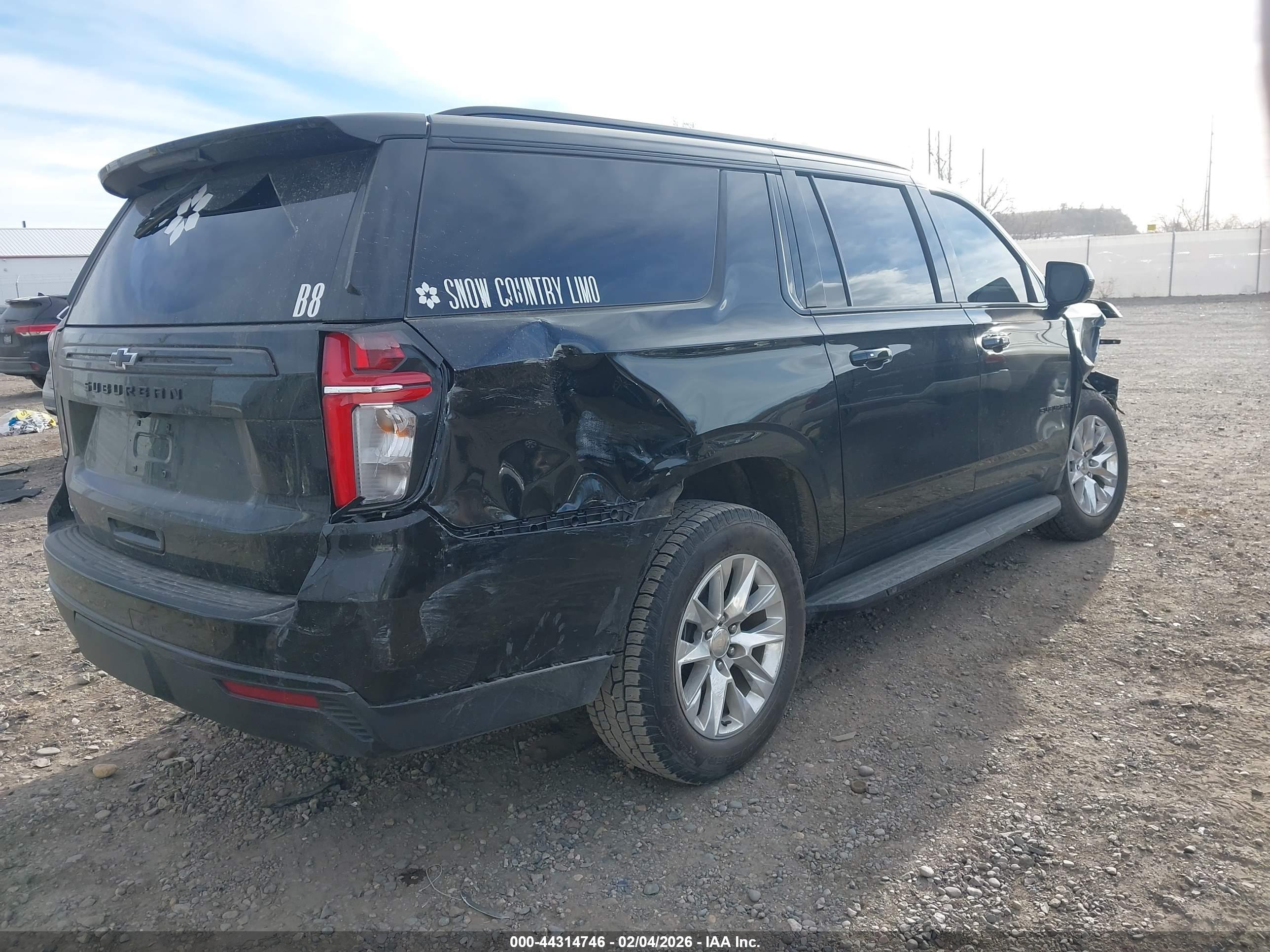 CHEVROLET SUBURBAN image 4