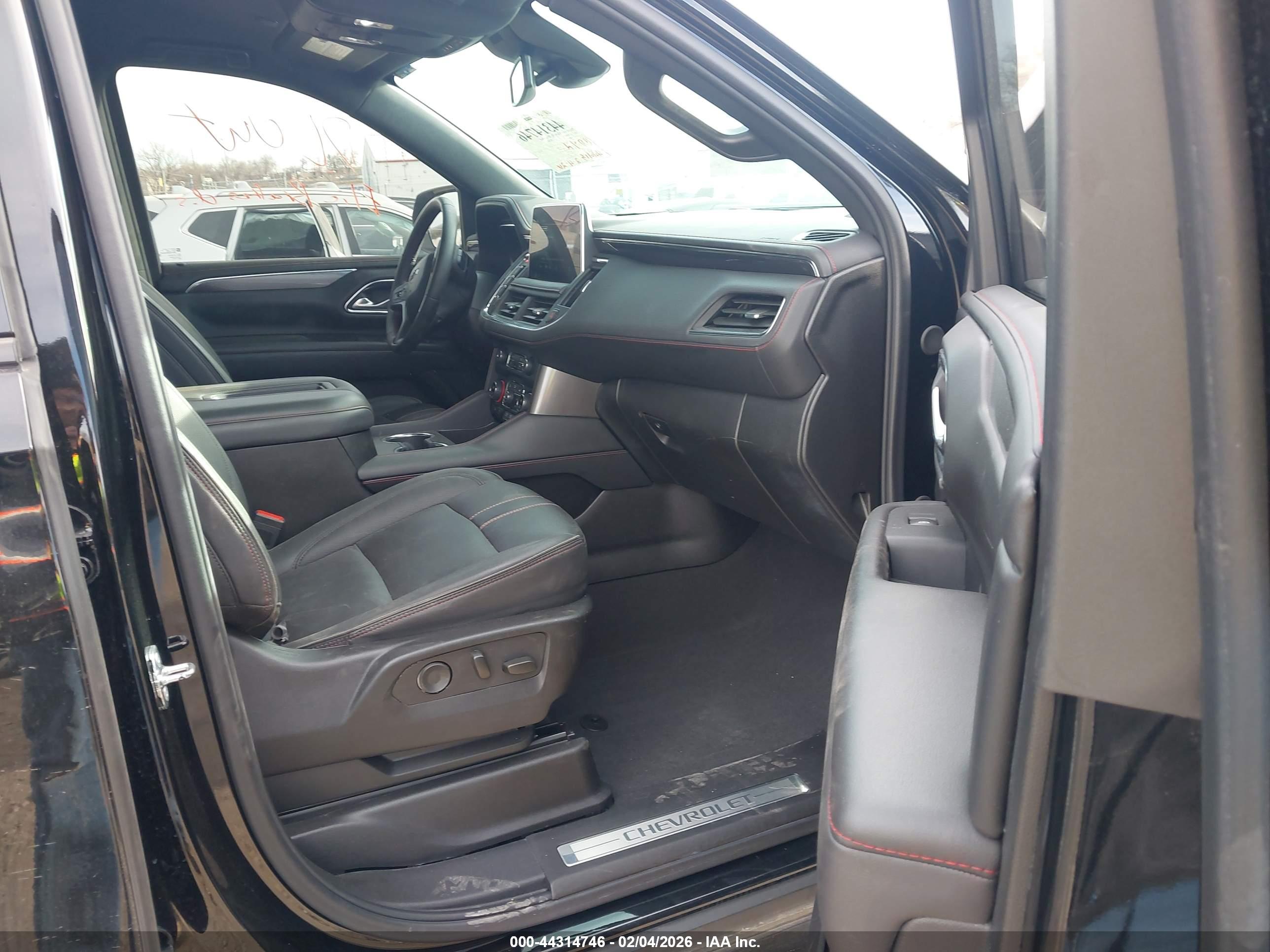CHEVROLET SUBURBAN image 5