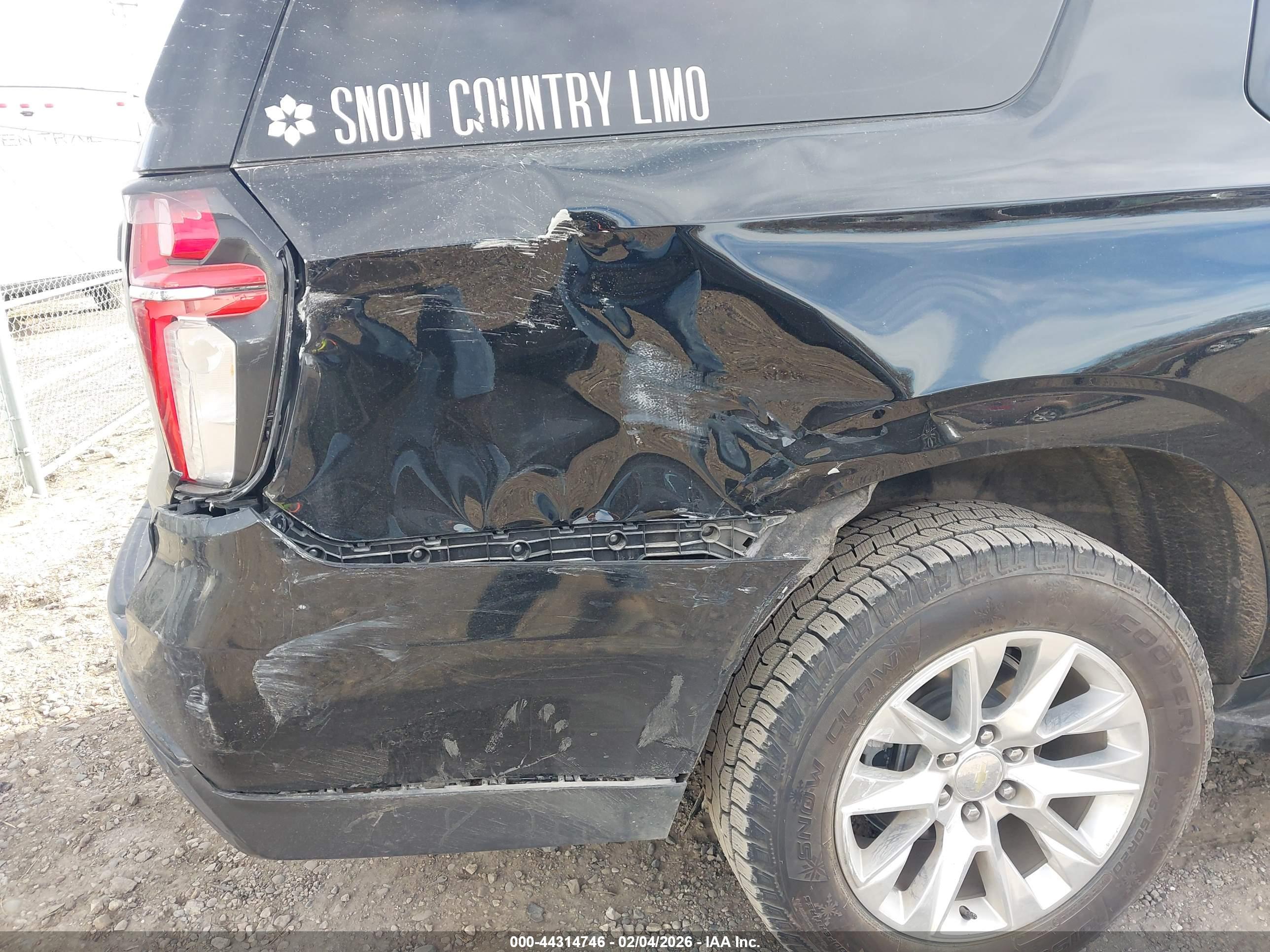 CHEVROLET SUBURBAN image 6