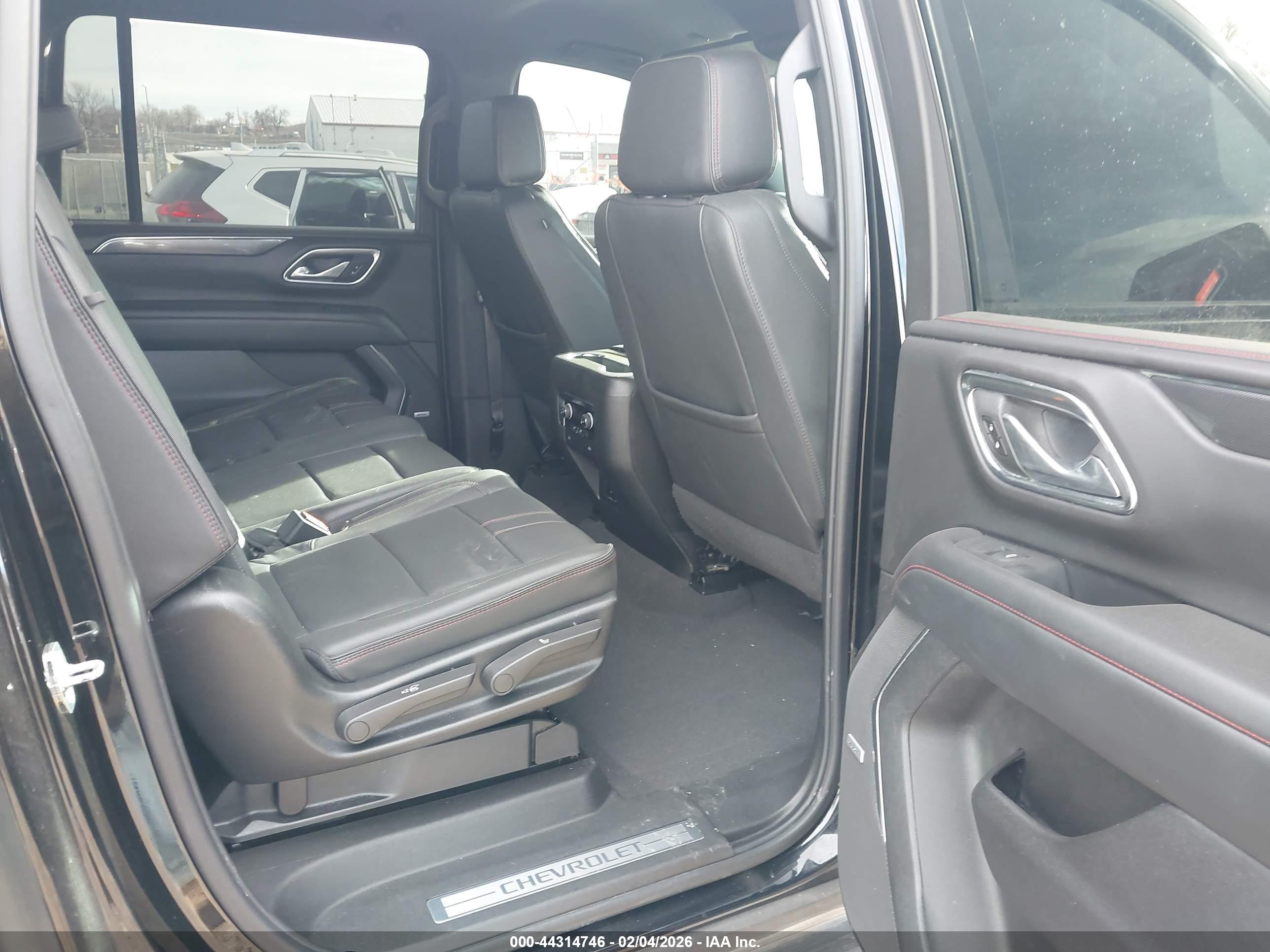 CHEVROLET SUBURBAN image 8