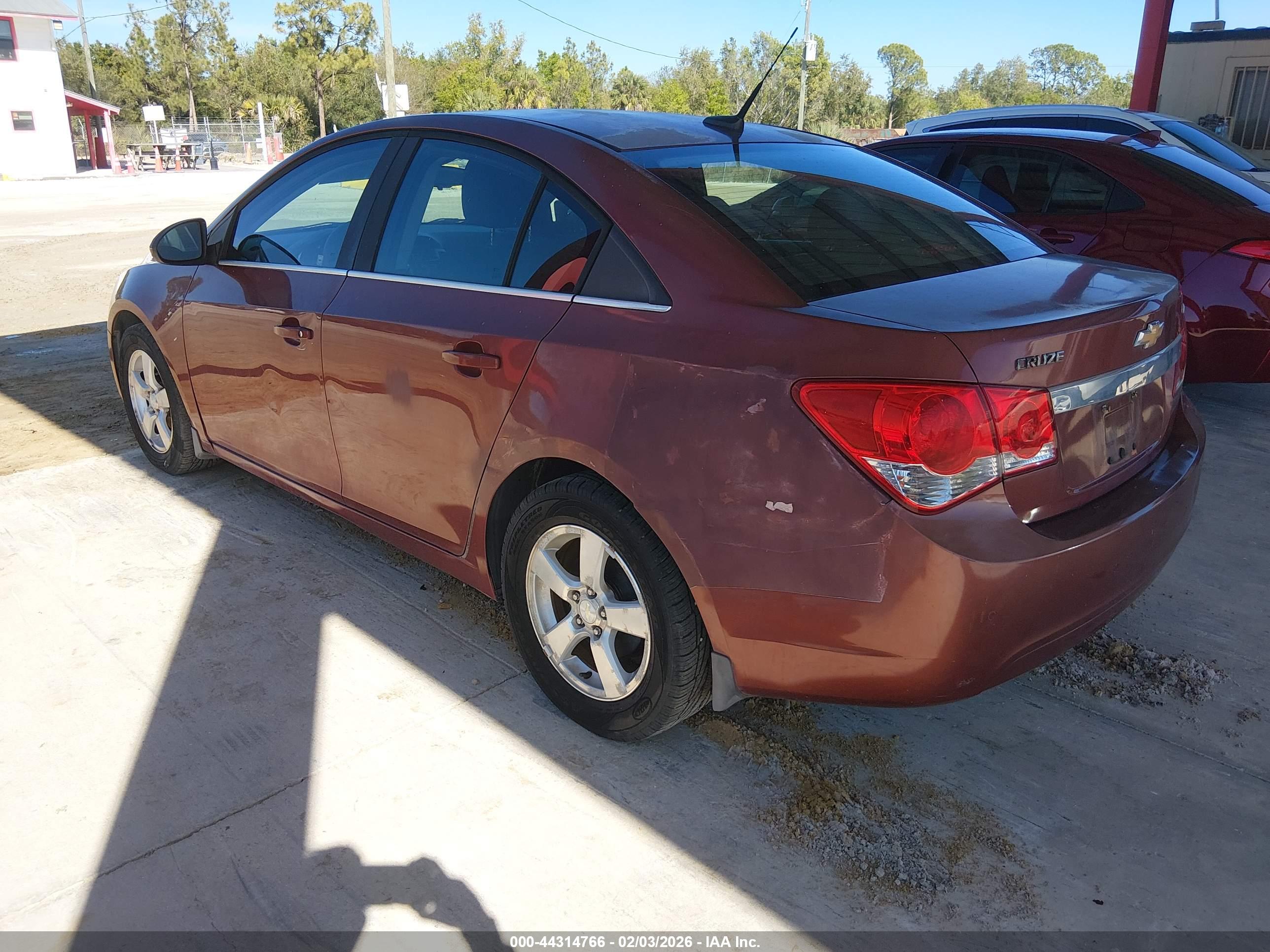 CHEVROLET CRUZE image 3